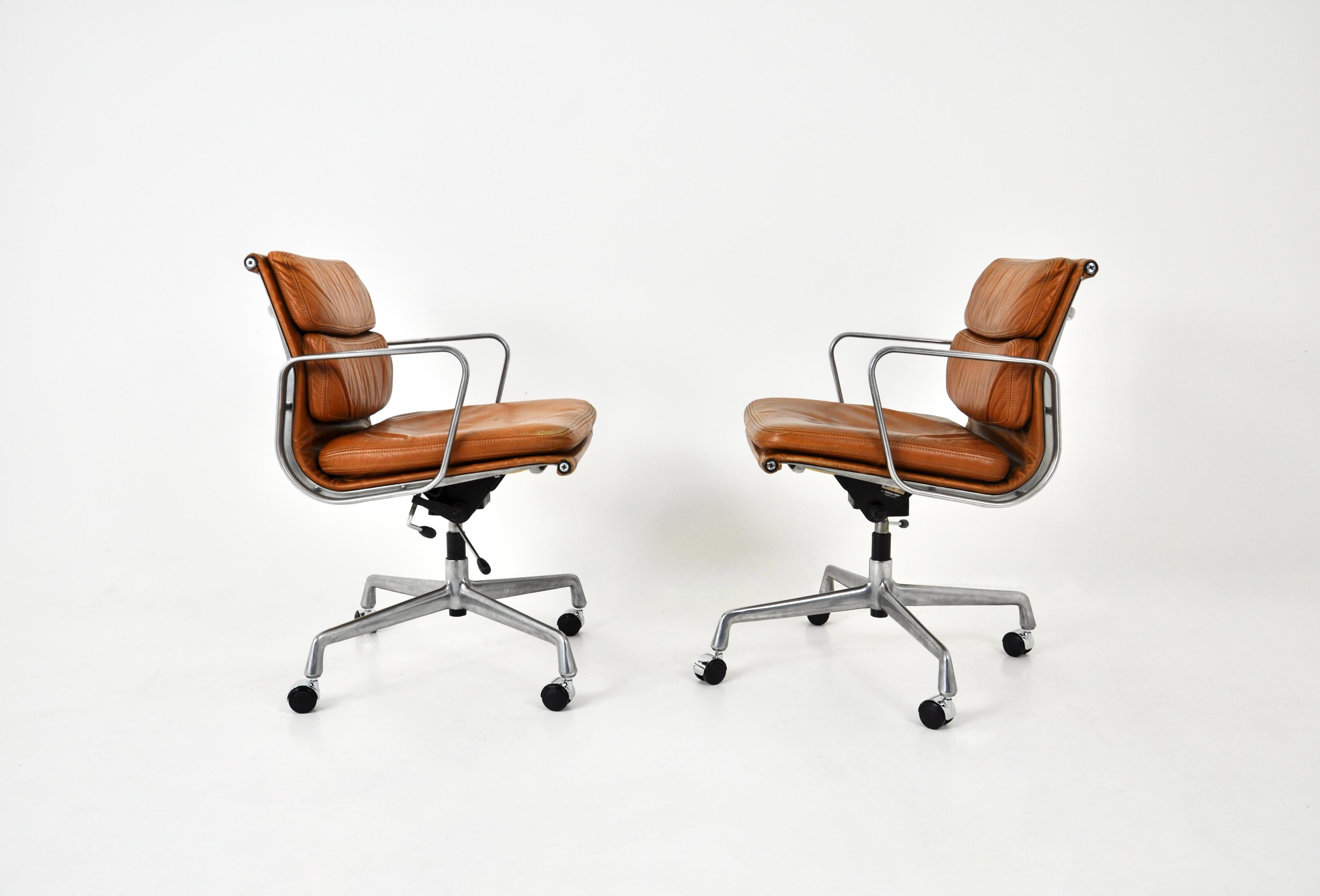 Soft Pad Chairs by Charles and Ray Eames for Herman Miller, 1970s, set of 2 In Good Condition In bruxelles, BE