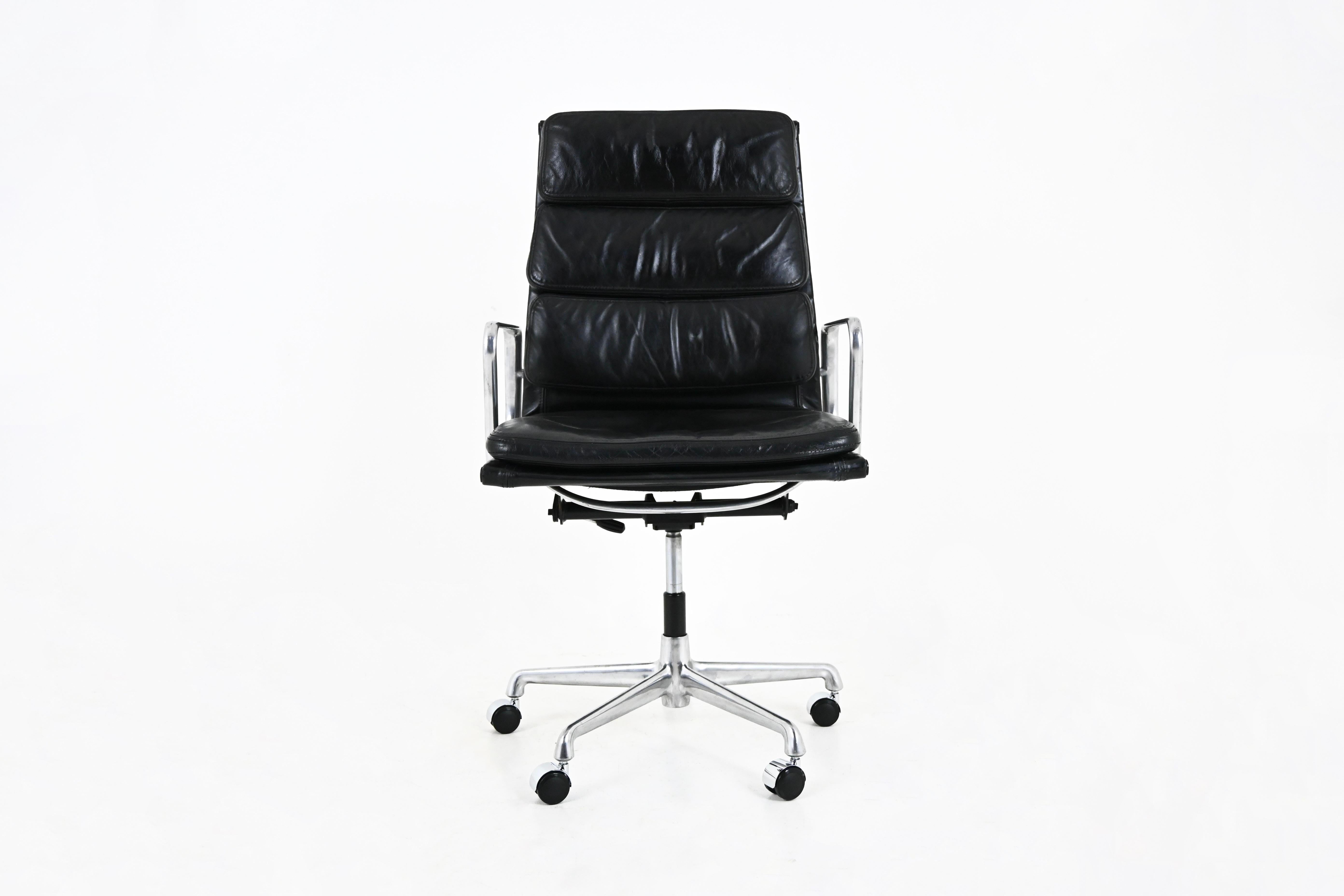 Schreibtischstuhl mit weichem Gestell von Charles & Ray Eames für Herman Miller, 1970er Jahre (Zentralamerikanisch) im Angebot