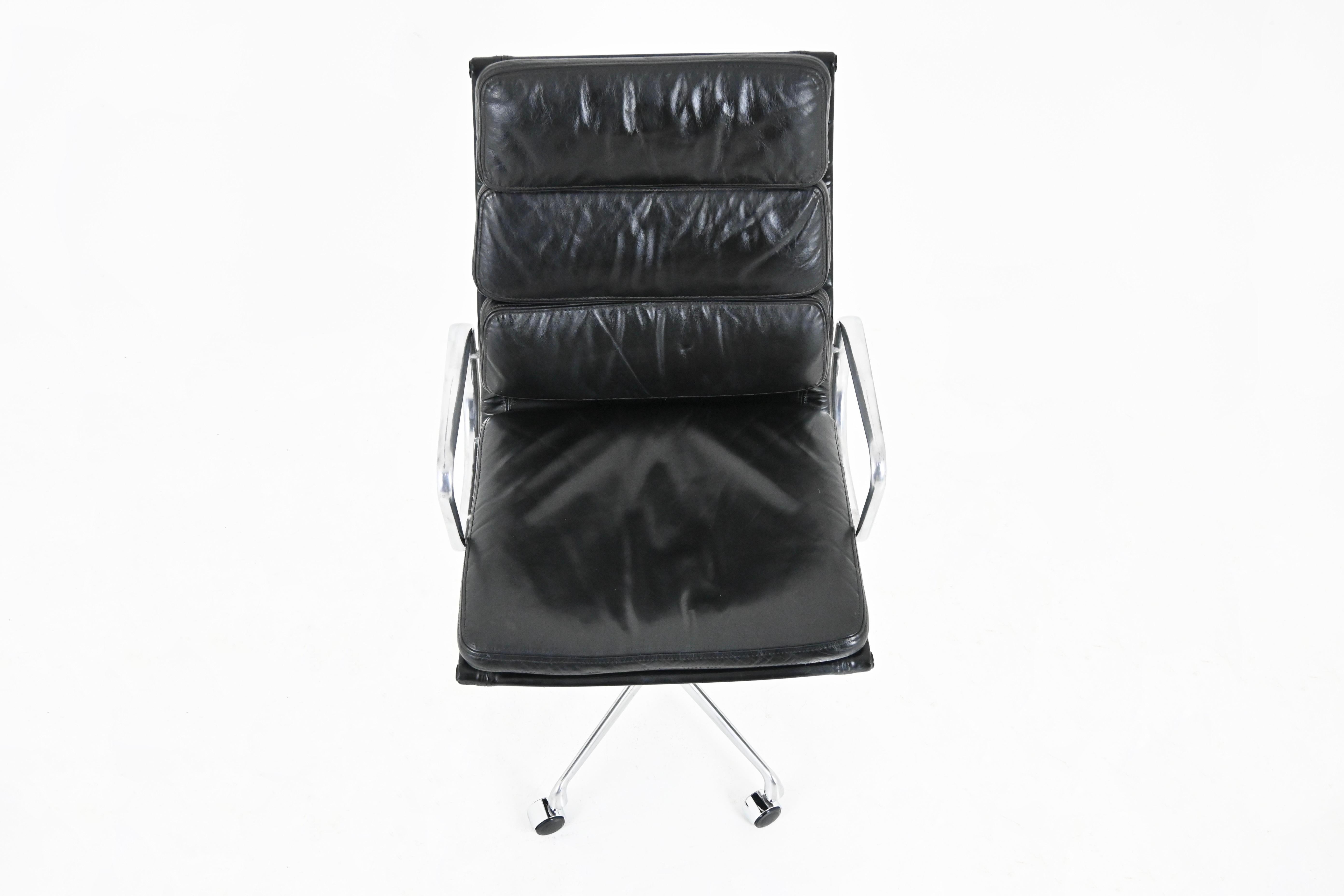 Schreibtischstuhl mit weichem Gestell von Charles & Ray Eames für Herman Miller, 1970er Jahre im Angebot 1