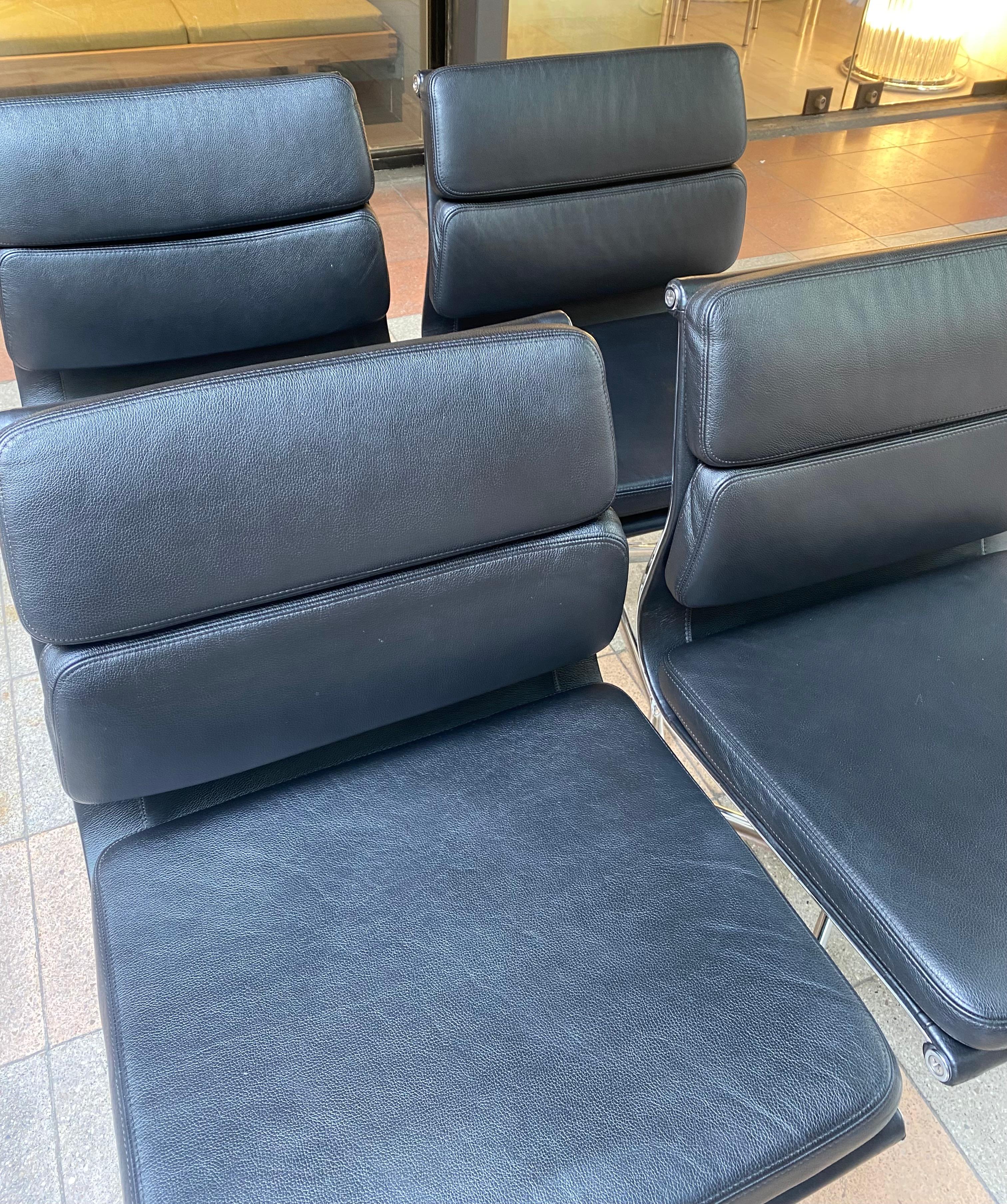 Soft Pad, Eames Set of 2 Soft Pad Chairs Black Leather In Good Condition For Sale In Saint ouen, FR