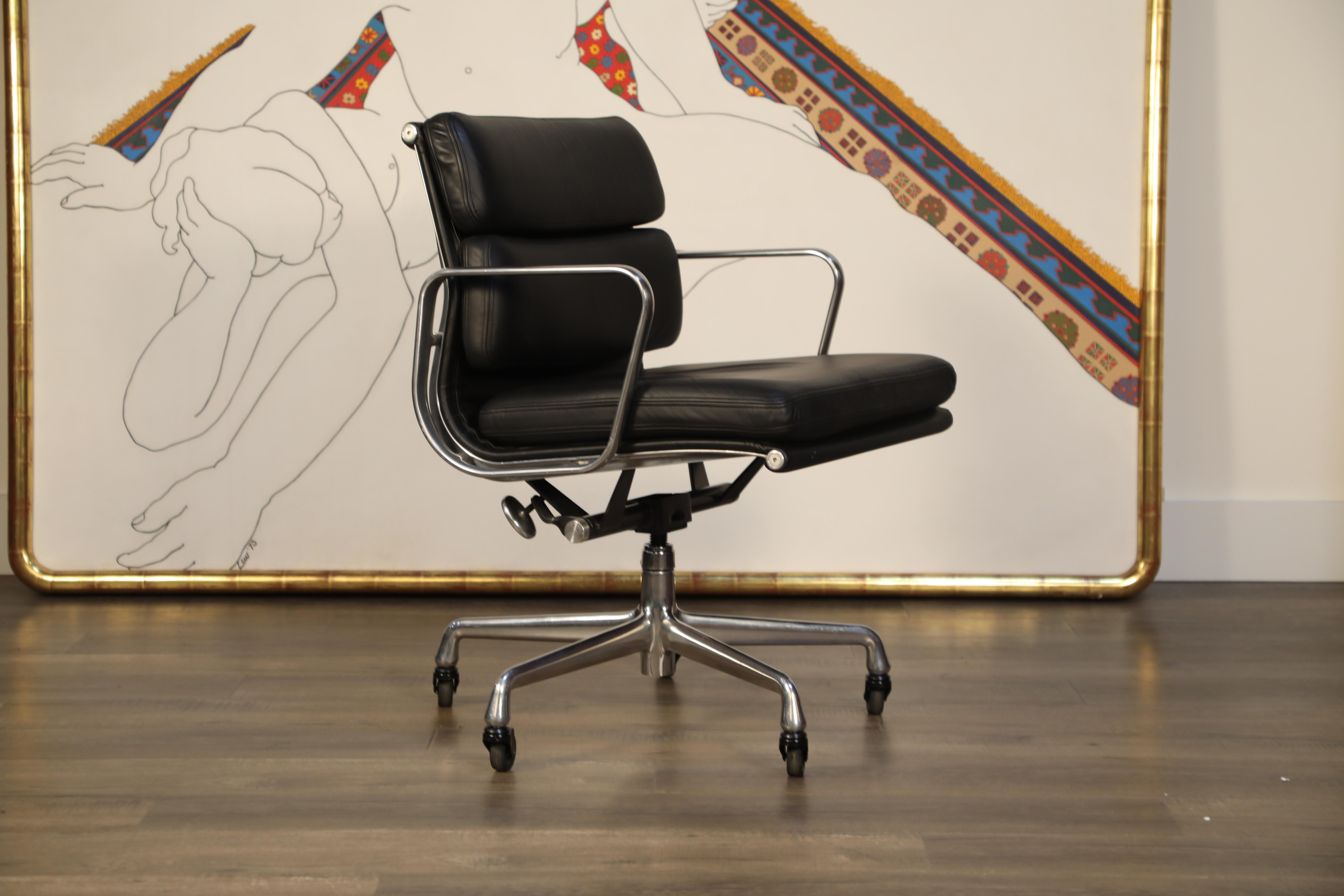 Mid-Century Modern Soft Pad Management Chair by Charles Eames for Herman Miller, 2006 Near Mint