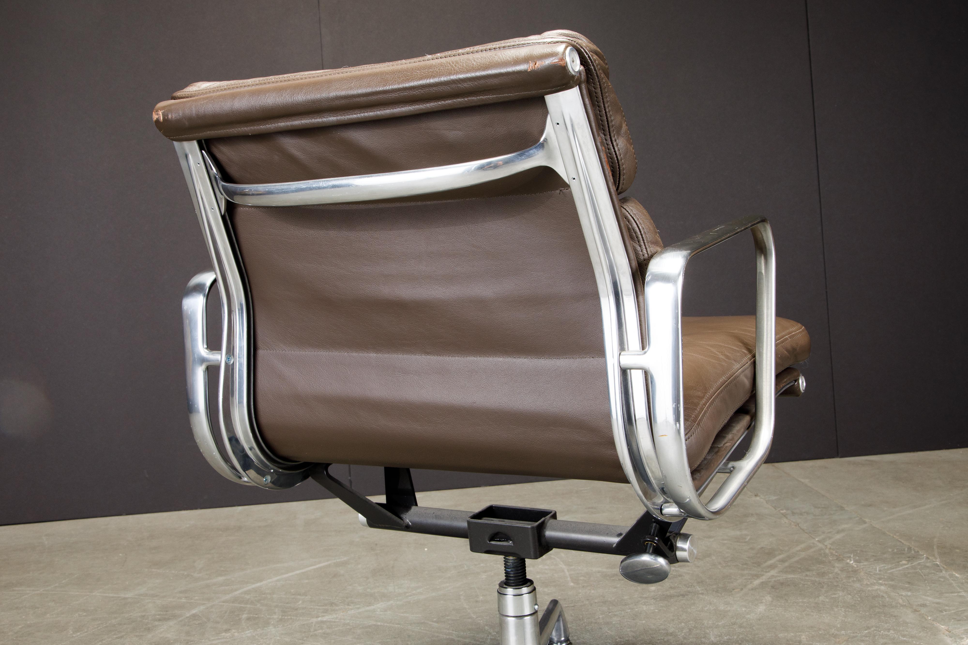 Soft Pad Management Desk Chair by Charles and Ray Eames for Herman Miller 6