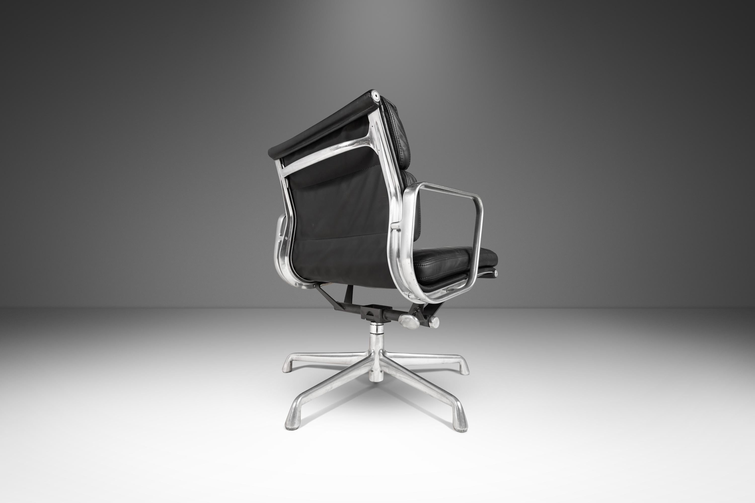 Soft Pad Management Office Chair in Leather by Eames for Herman Miller, c. 1995 7