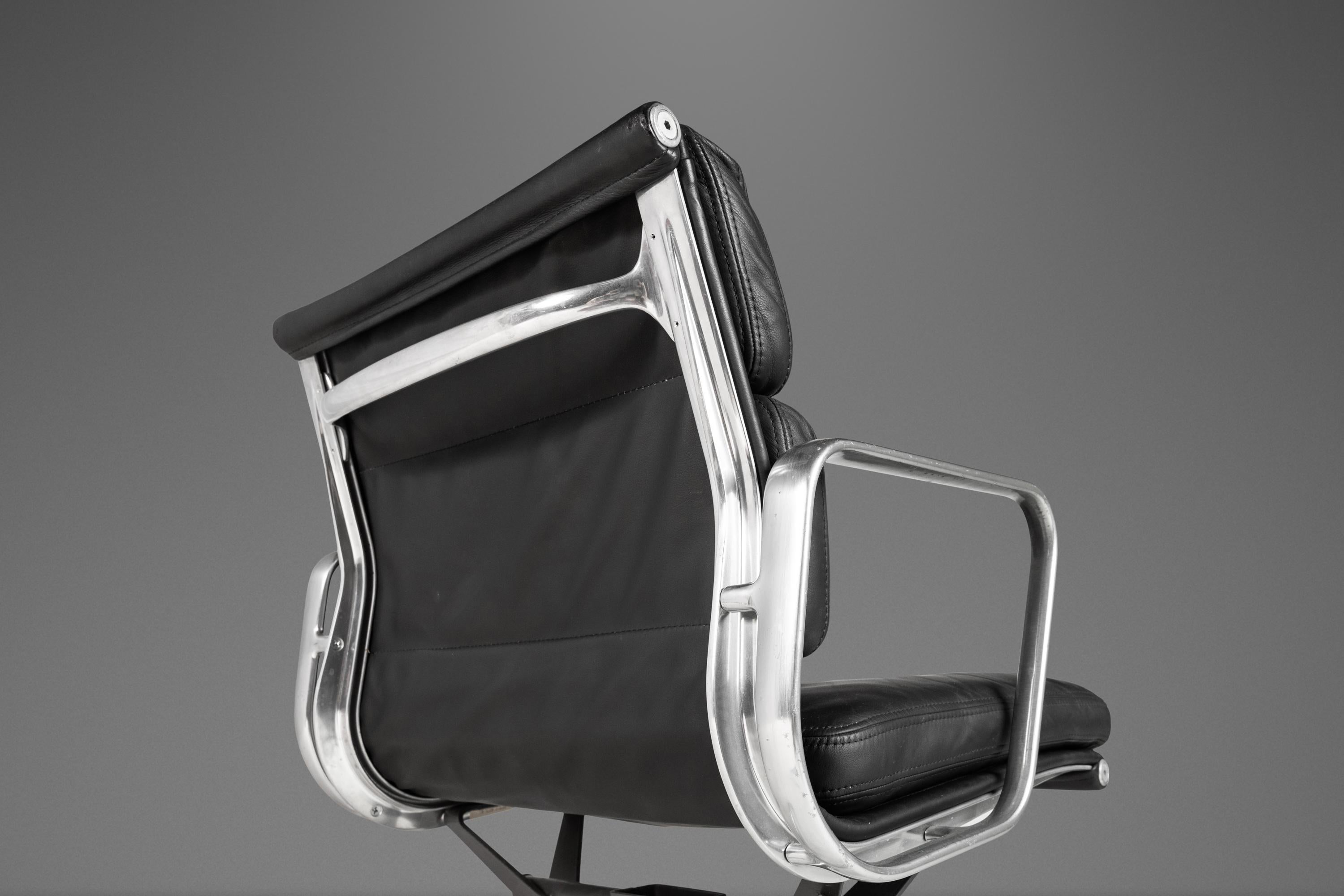 Soft Pad Management Office Chair in Leather by Eames for Herman Miller, c. 1995 8