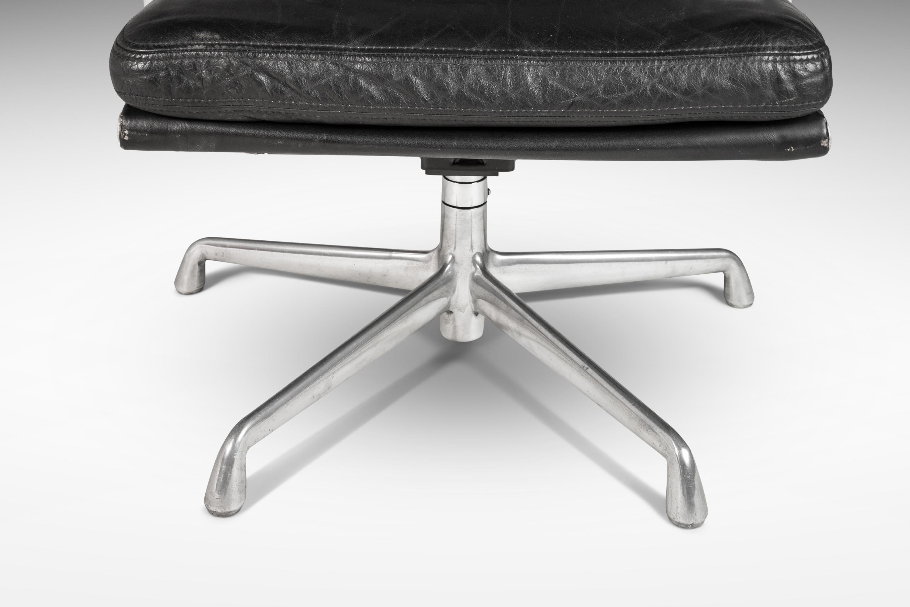 Soft Pad Management Office Chair in Leather by Eames for Herman Miller, c. 1995 12