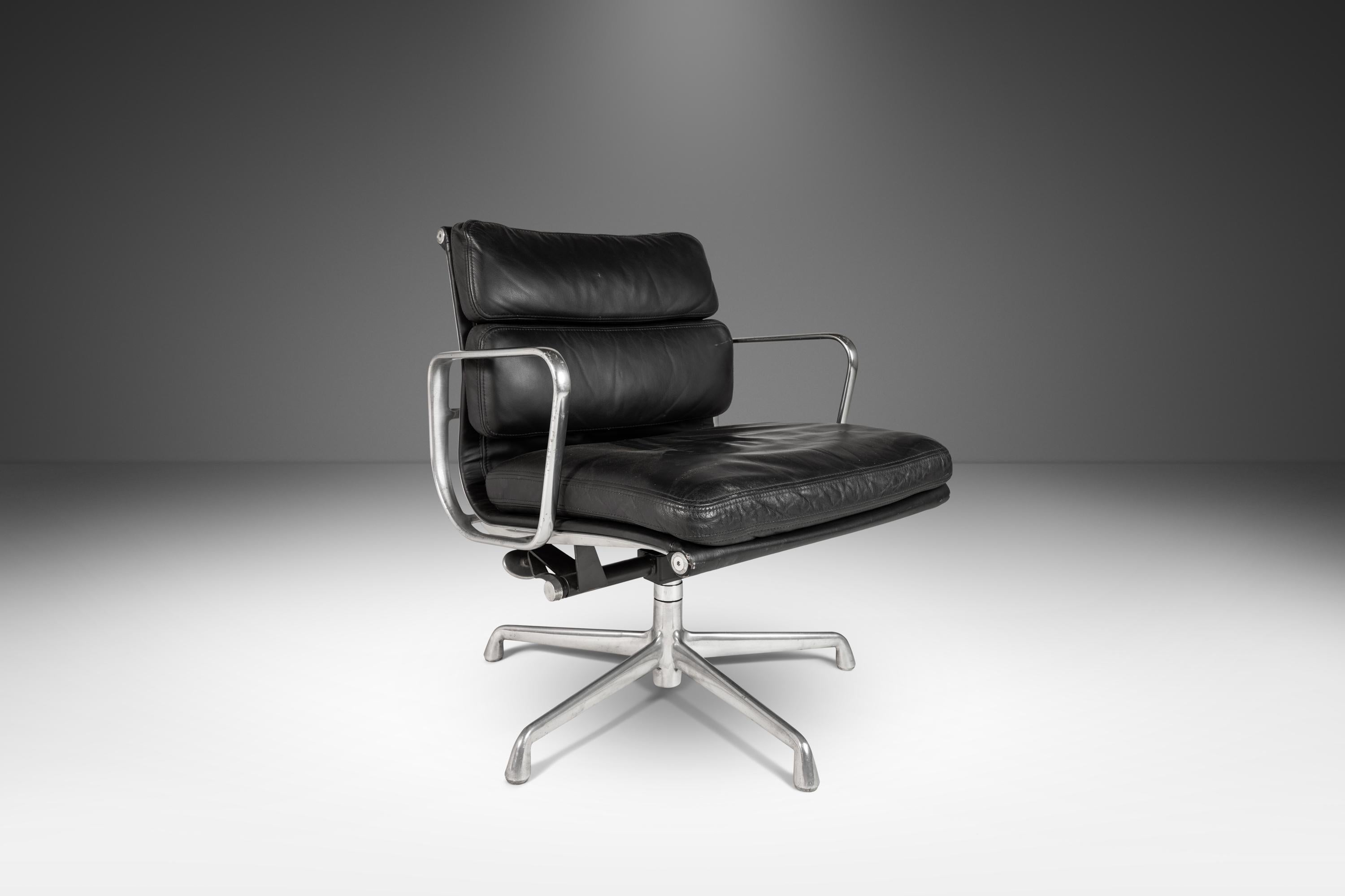 Timeless, sophisticated, refined. Created by the iconic Eames couple, who were never ones to favor style over substance, designed this chair with an innovative suspension that creates a firm, flexible 