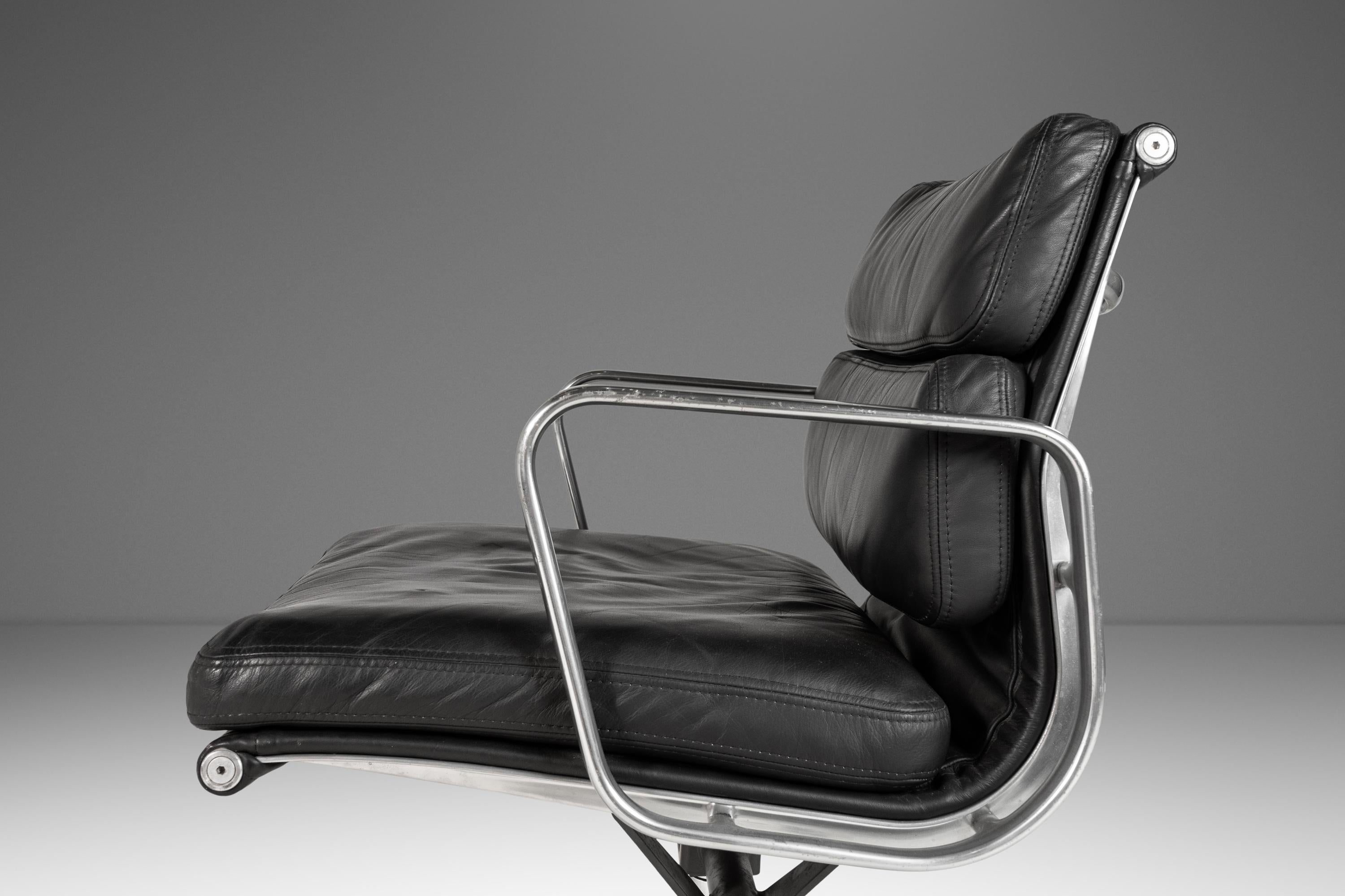 Soft Pad Management Office Chair in Leather by Eames for Herman Miller, c. 1995 1