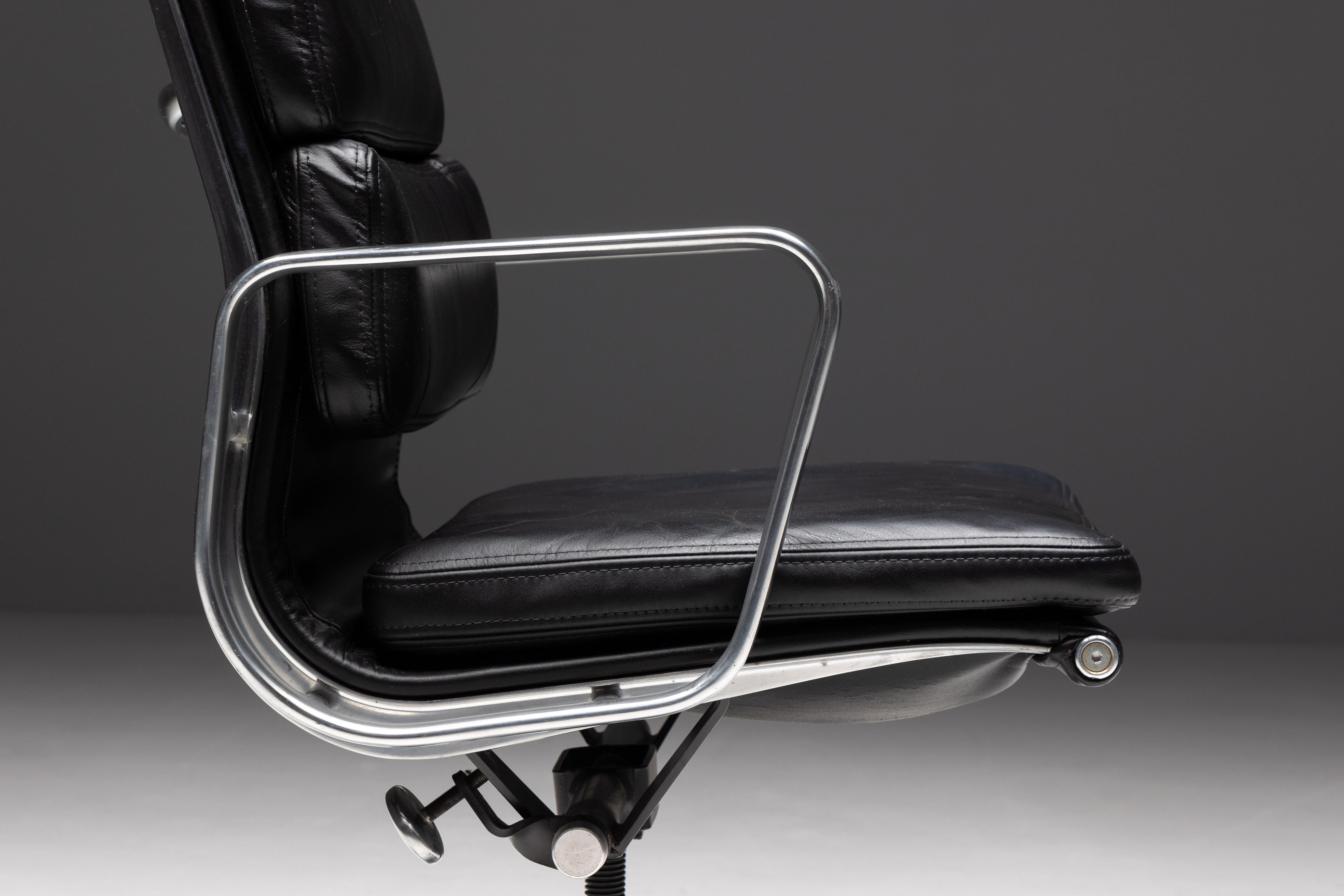 Milieu du XXe siècle Chaise de bureau à coussin souple de Charles et Ray Eames pour Herman Miller, États-Unis, années 1960 en vente