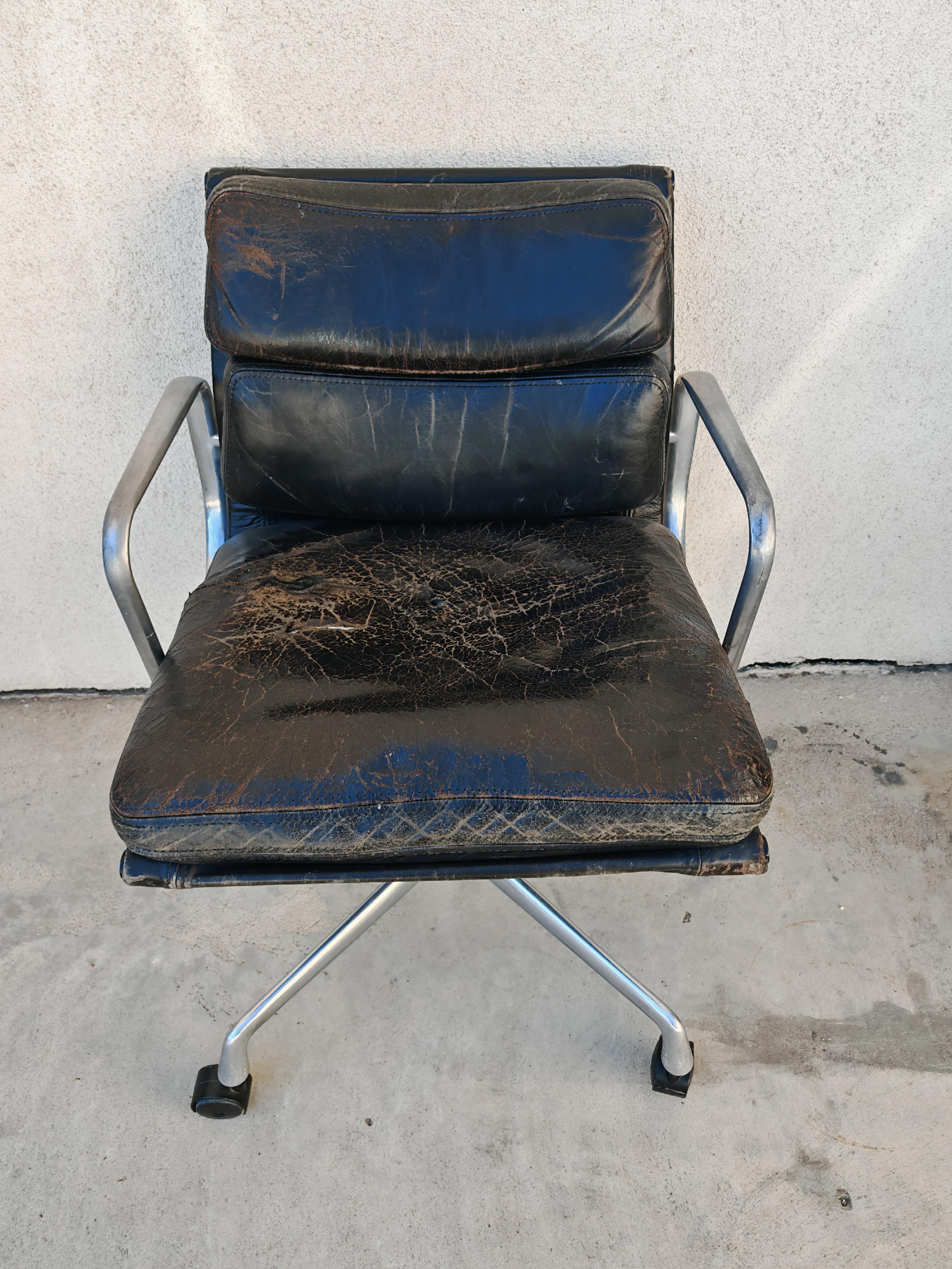 Sillas de oficina Soft Pad de Charles and Ray Eames fabricadas por Ring Mobelfabrik Noruego en venta