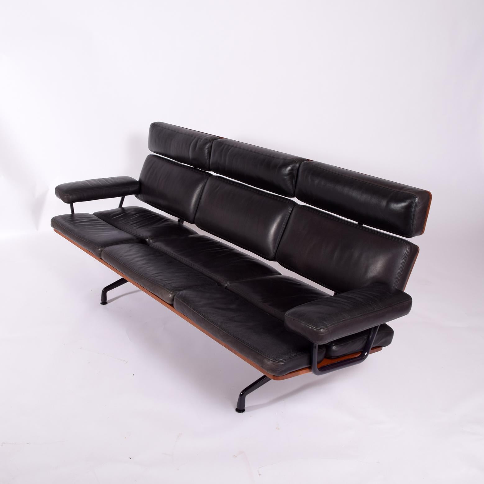 Her is last design by Charles & Ray Eames eggplant color aluminium frame solid teak wood and original black leather upholstery the sofa was purchased in 1987 last picture Ray Eames and the owner of the sofa 1986.