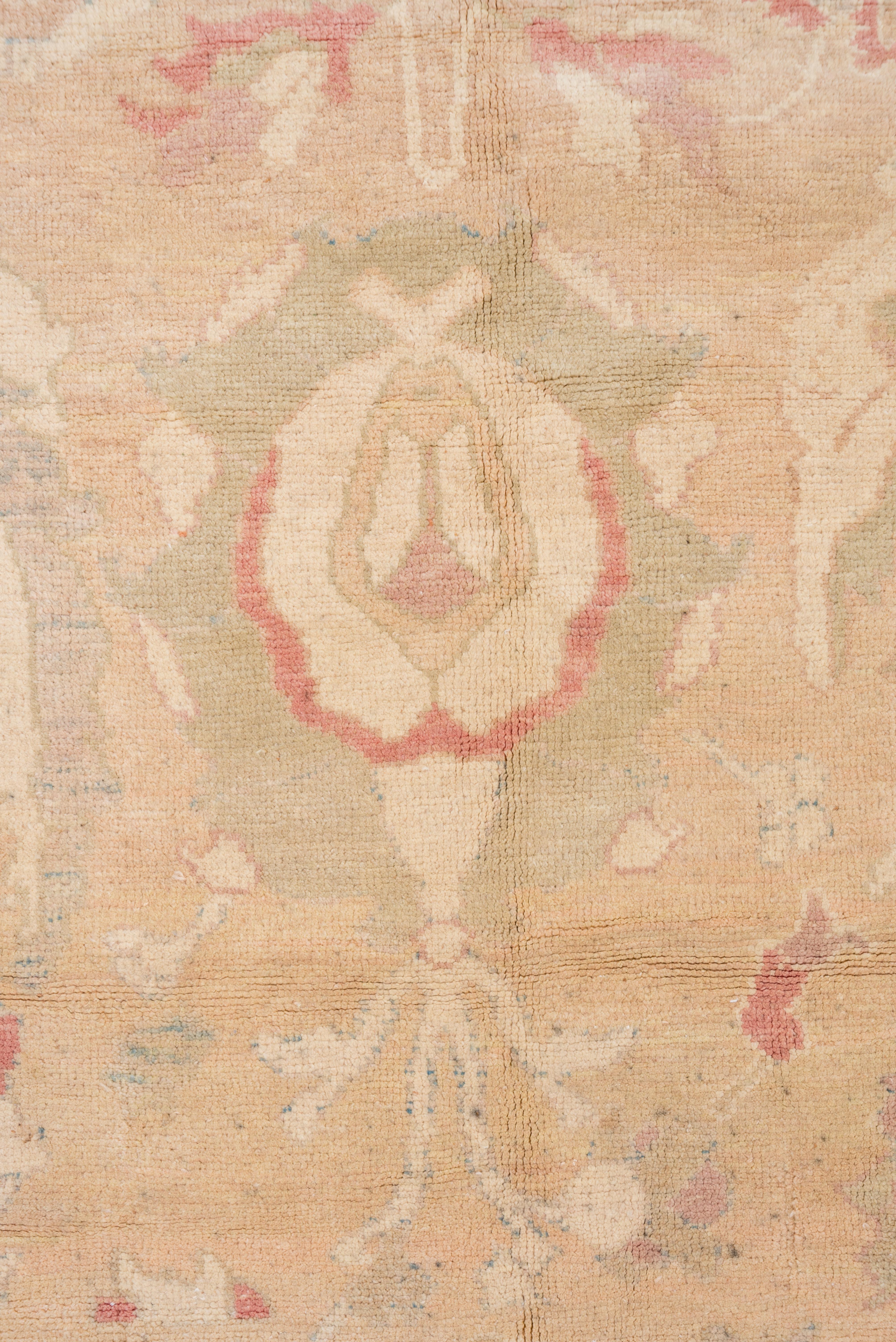 Weicher Sultanabad-Teppich in Palette im Zustand „Gut“ im Angebot in New York, NY