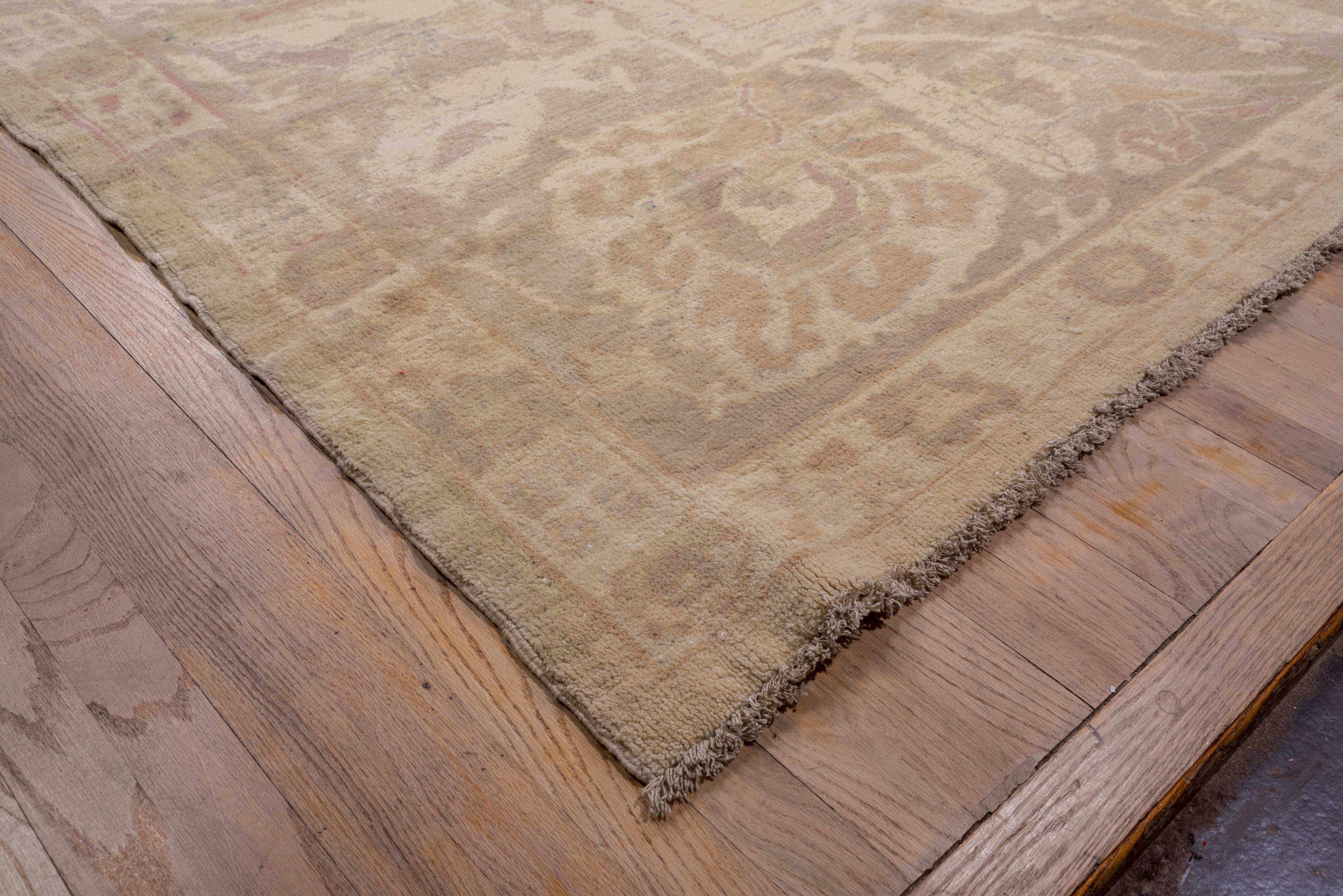 Weicher Sultanabad-Teppich in Palette (Wolle) im Angebot