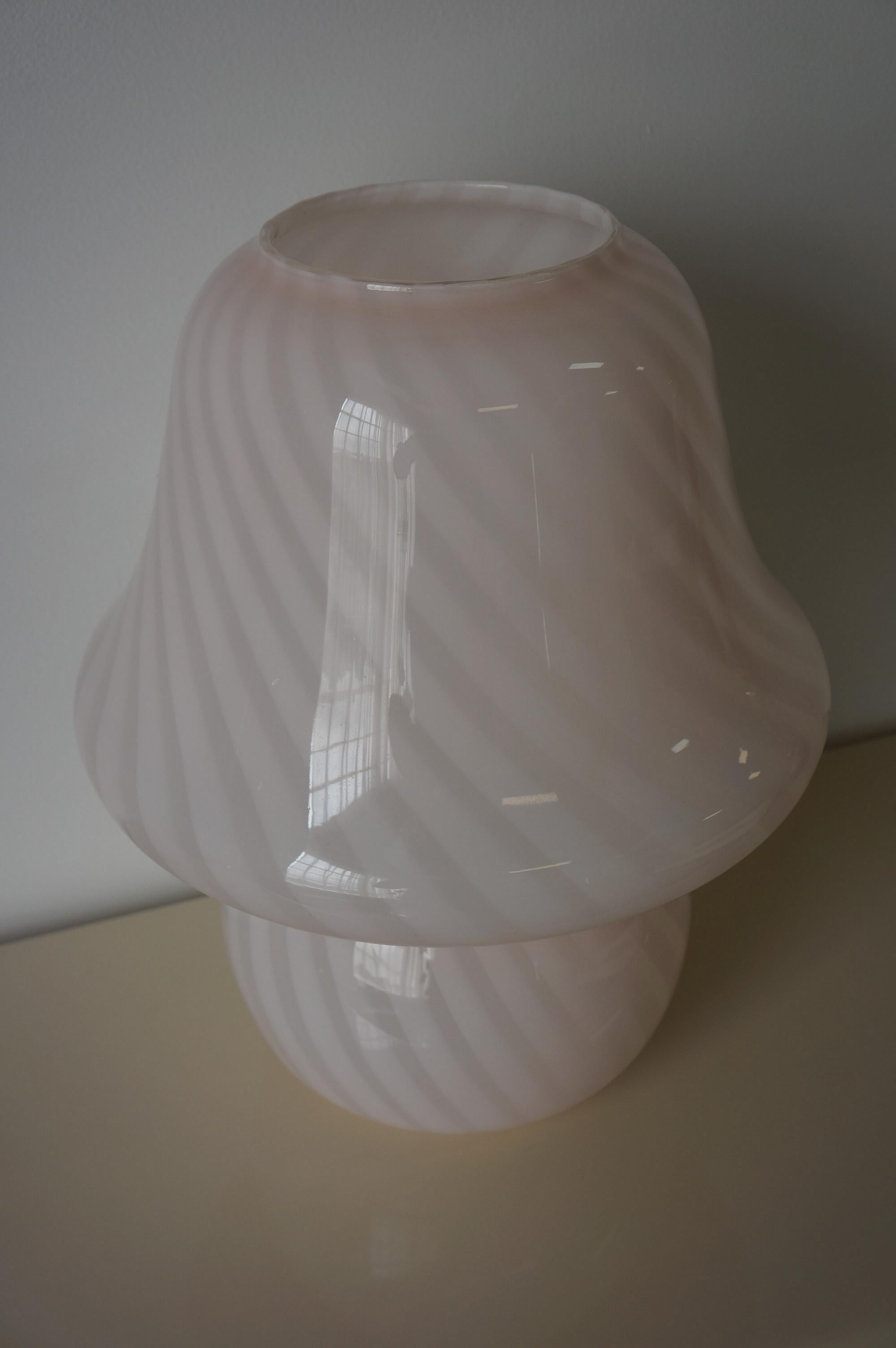 Soft pink Murano flared mushroom lamp For Sale 1