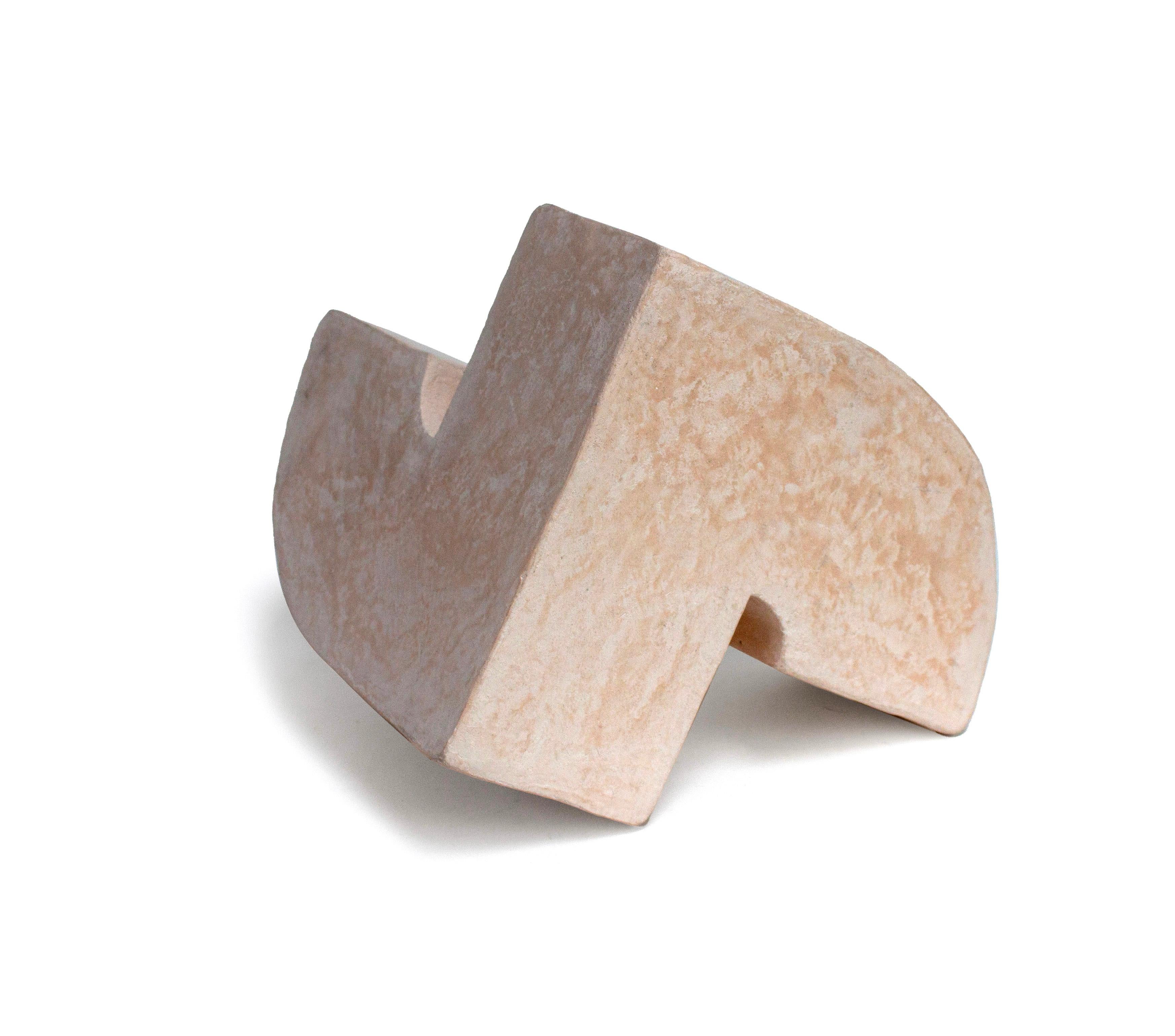XXI secolo e contemporaneo Scultura artigianale Soft Pink Resting di Rachael Heritage in vendita