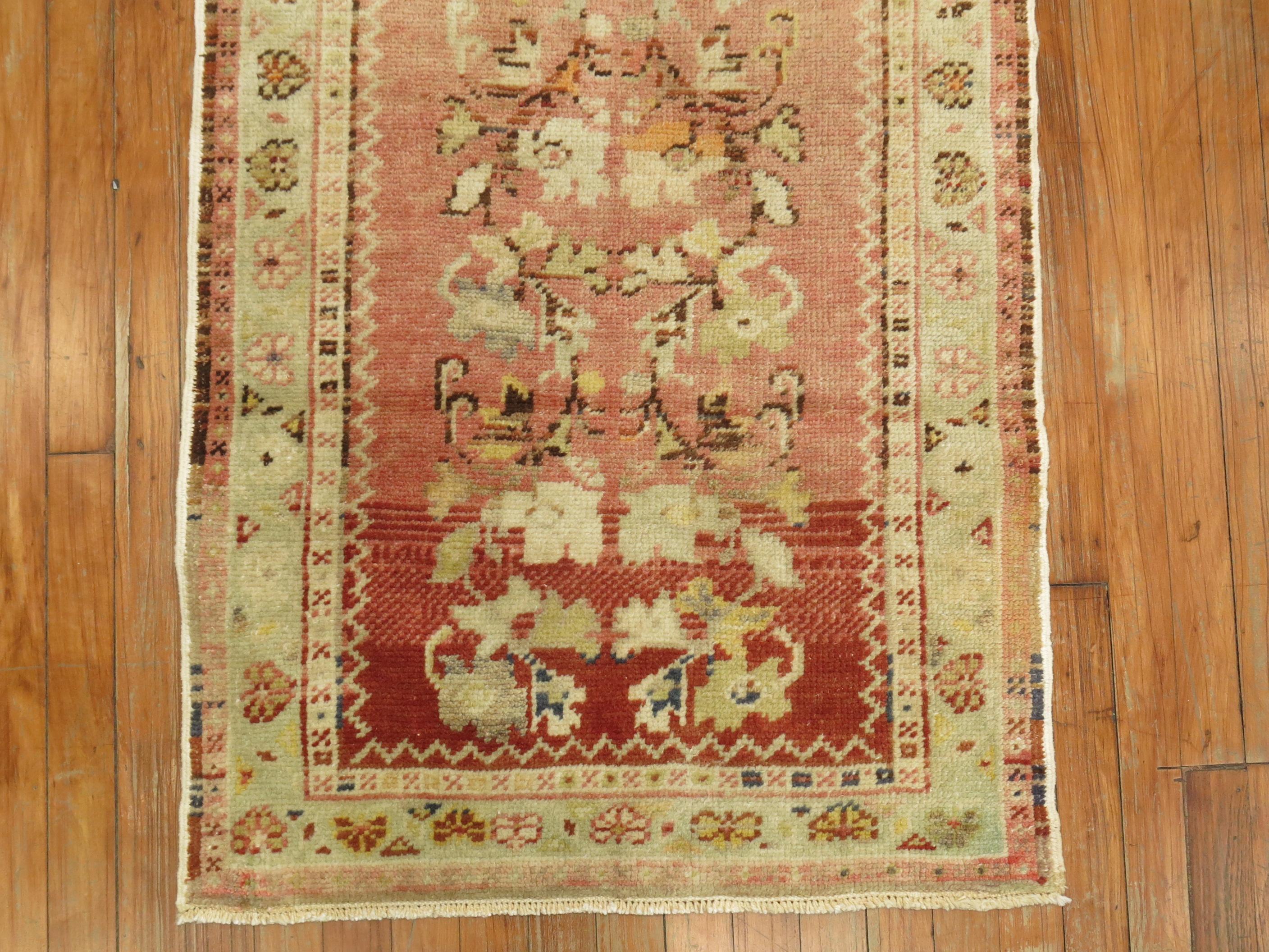 Scatter Size Vintage Turkish Rug In Good Condition In New York, NY