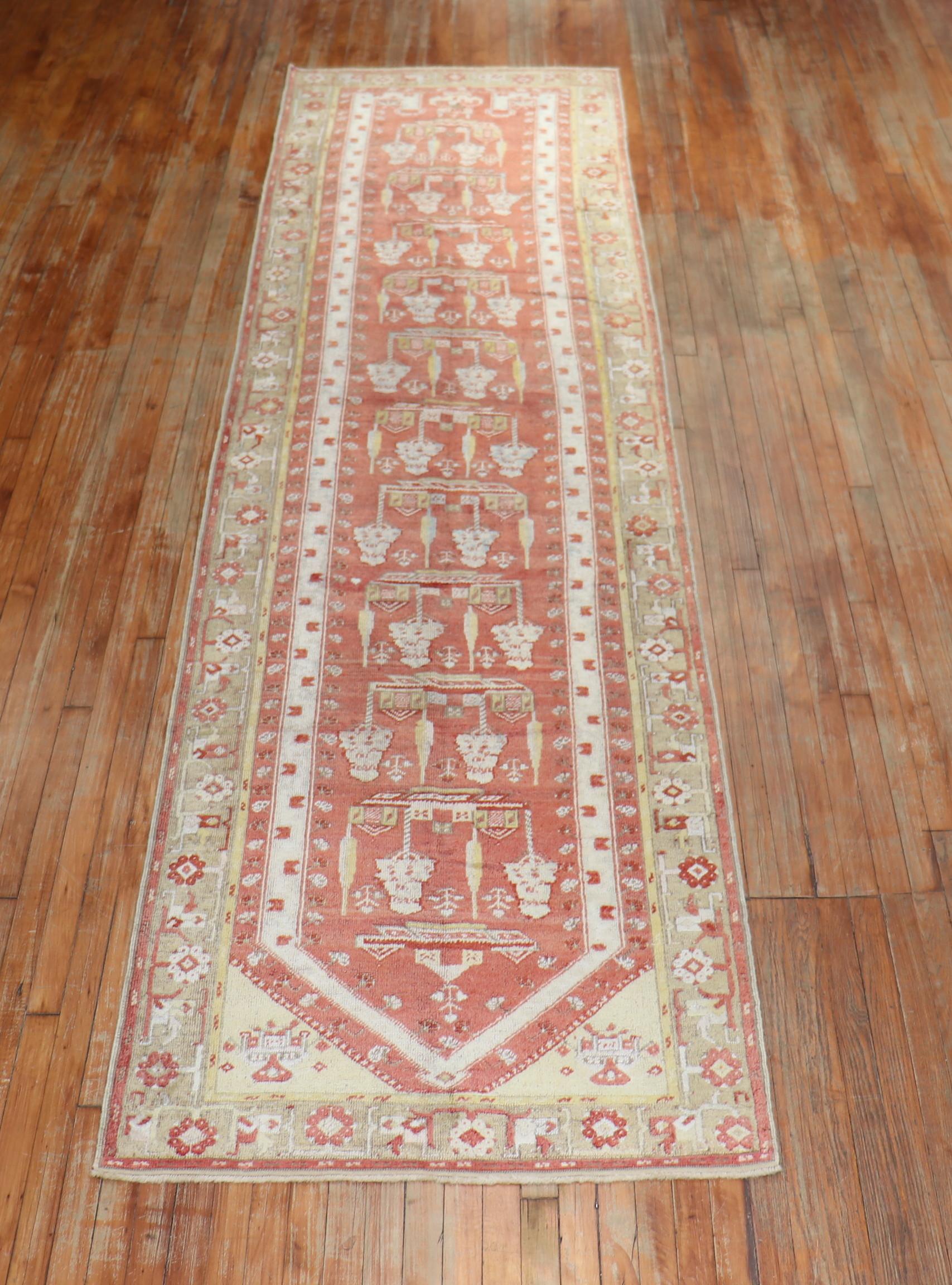 Oushak Tapis de couloir Melas turc ancien rouge doux du début du 20ème siècle en vente