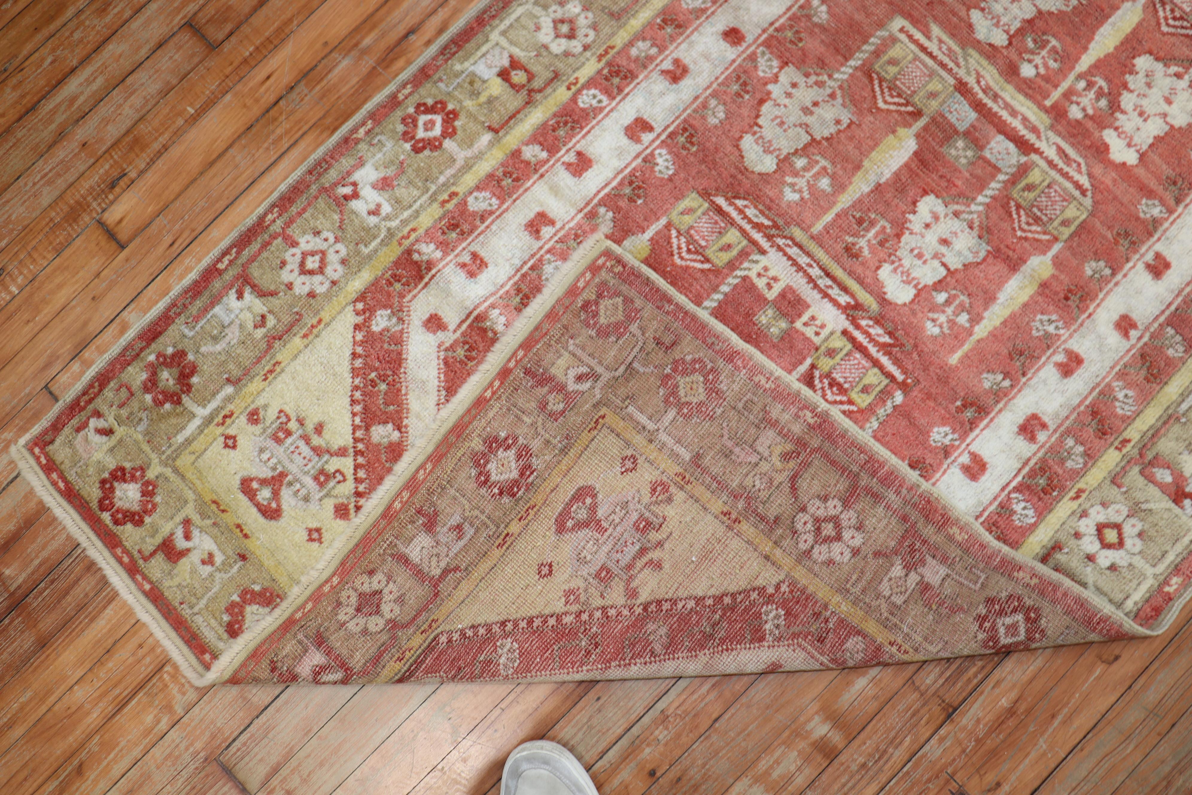Tapis de couloir Melas turc ancien rouge doux du début du 20ème siècle Bon état - En vente à New York, NY