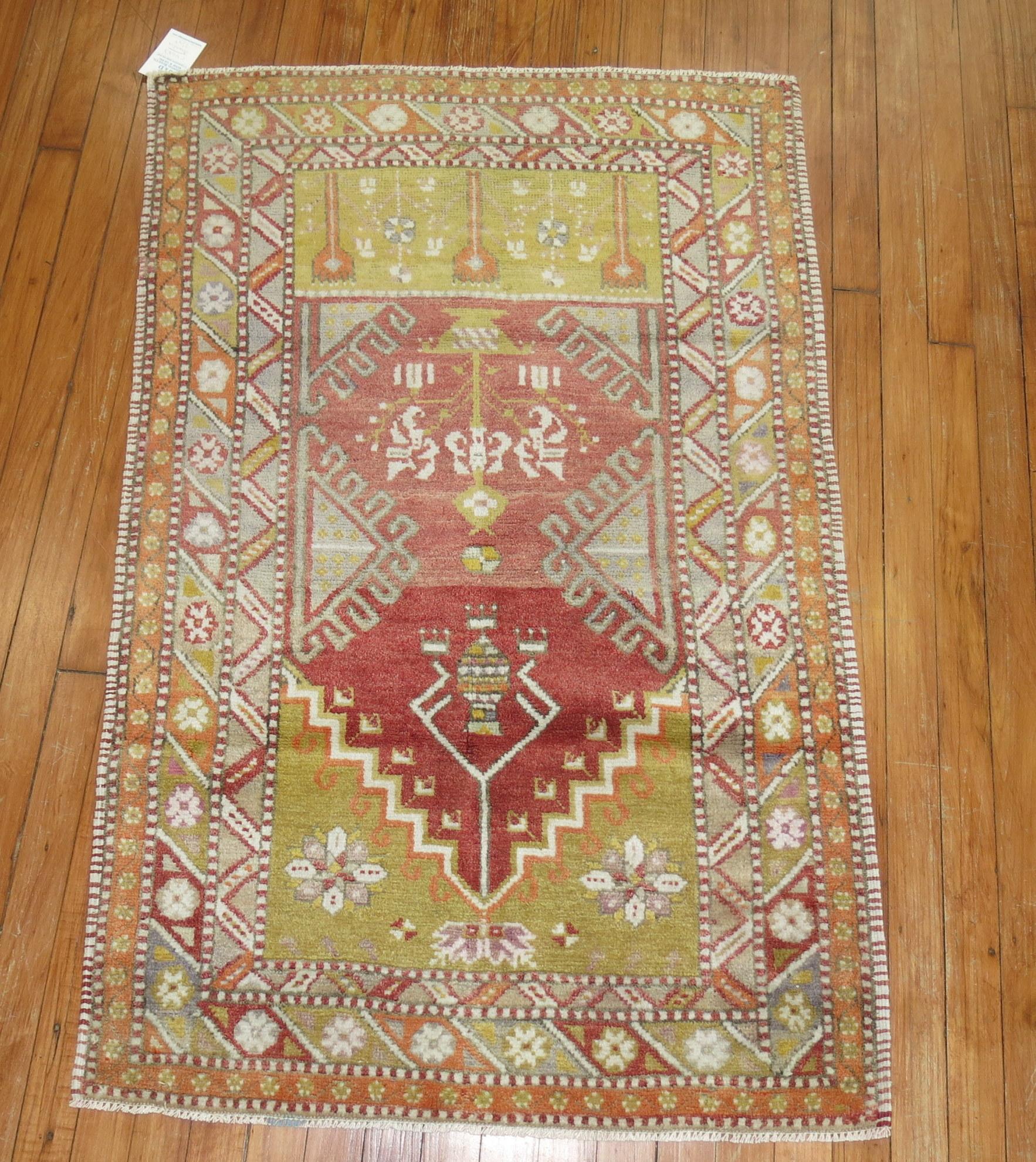 Vintage rug from Oushak with a geometric design with soft red and green dominant accents.

Measures: 2'9
