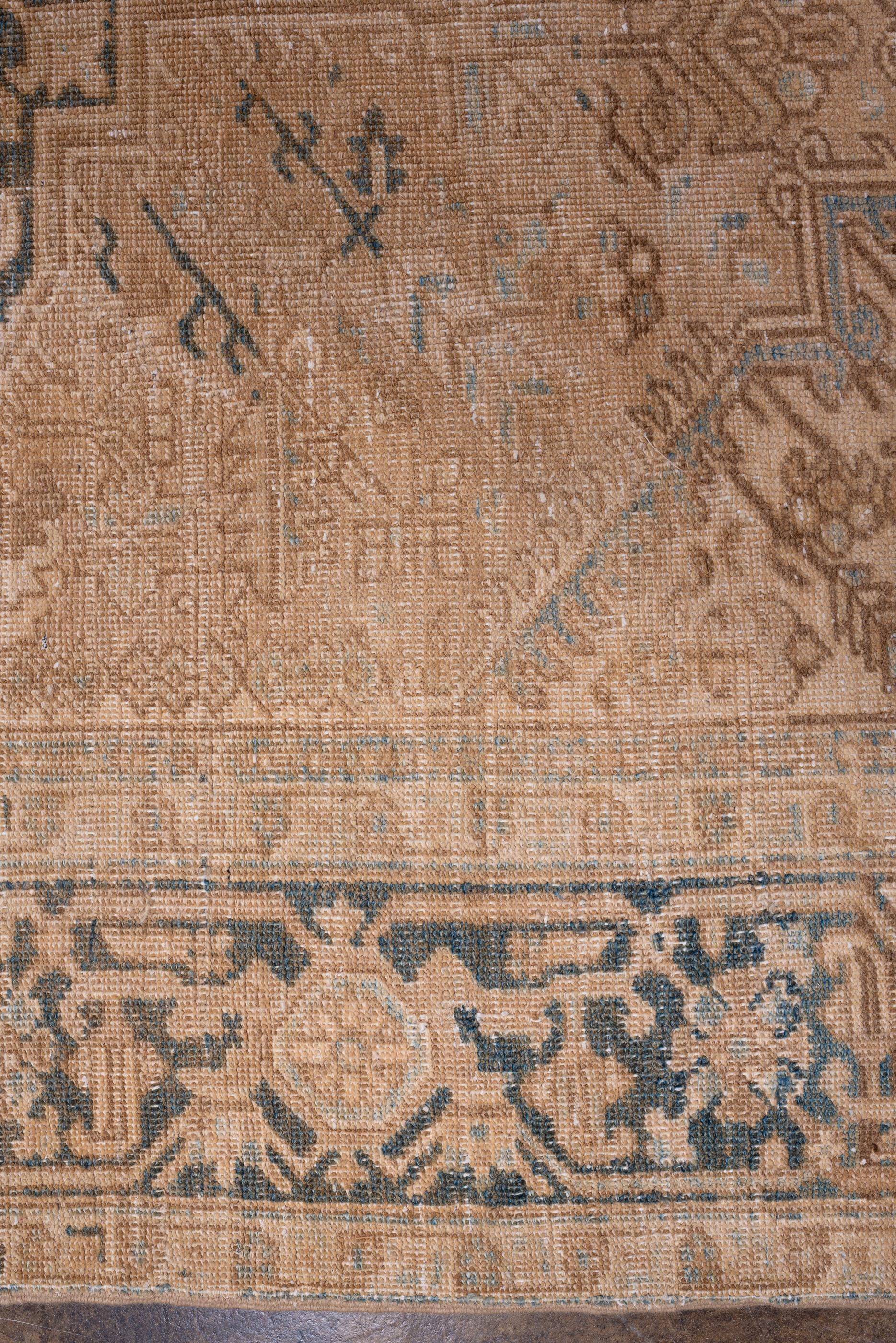 Soft Toned Antique Heriz Rug  In Good Condition For Sale In New York, NY