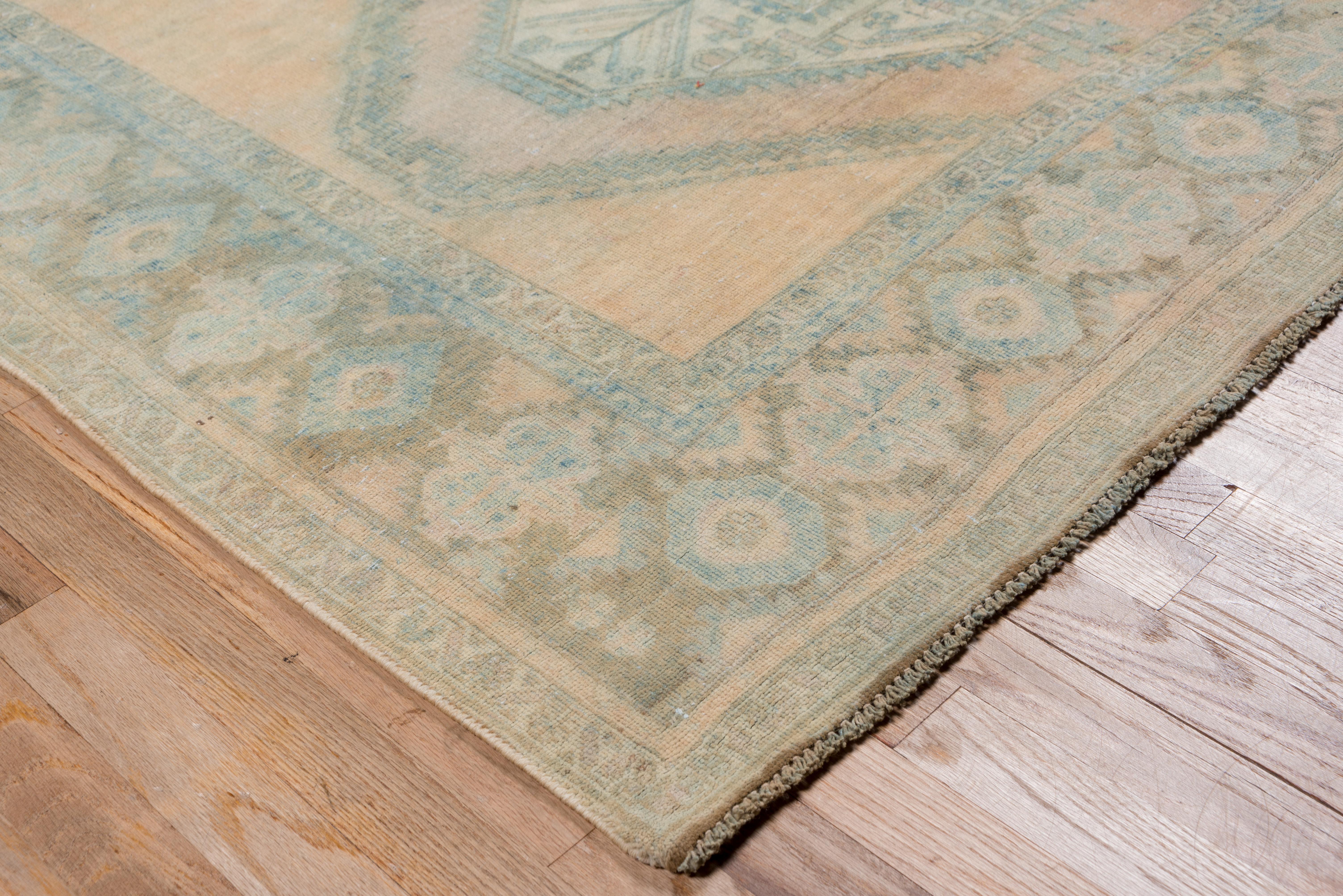 Persischer Afshar-Teppich mit weichem Stammesmotiv, Blau & Beige Palette (Stammeskunst) im Angebot