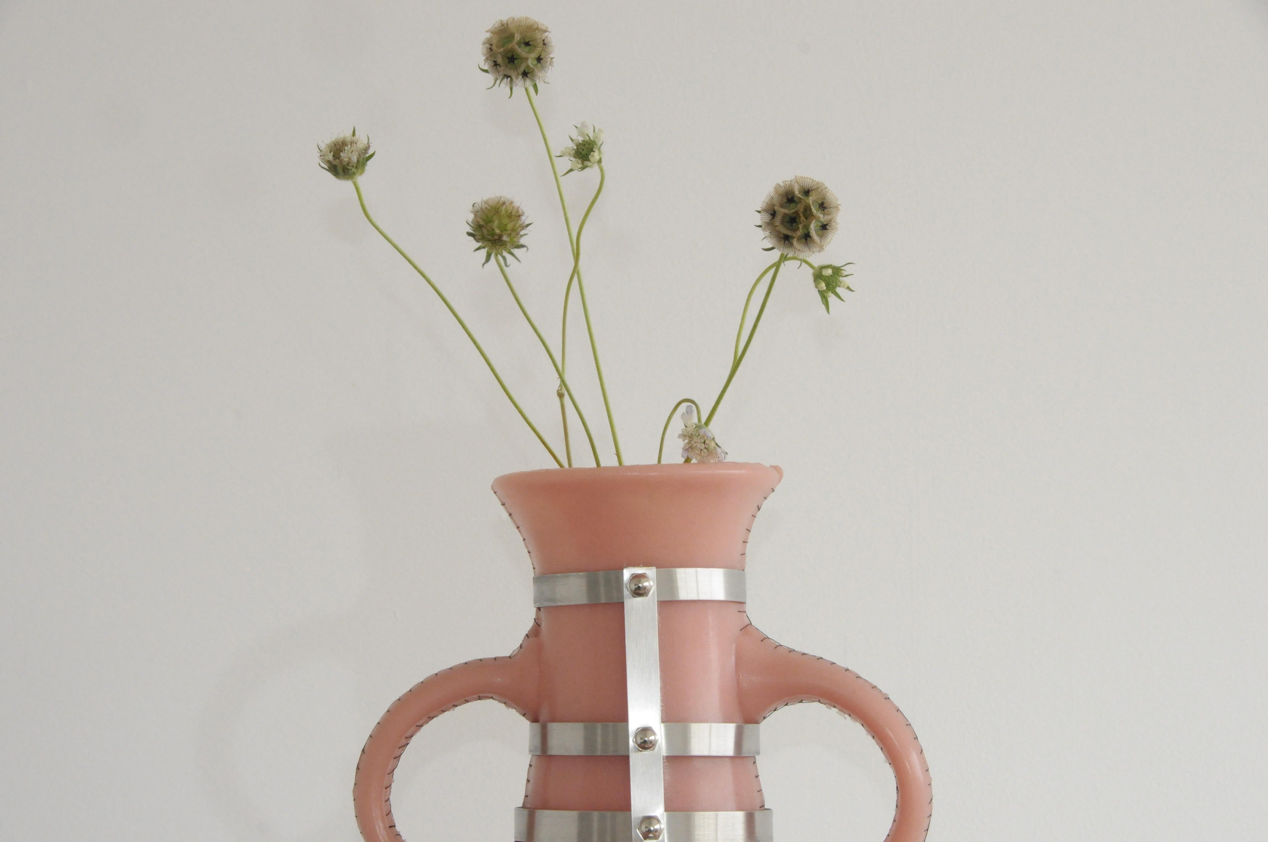 Postmoderne Vase ou récipient sculptural souple en vente