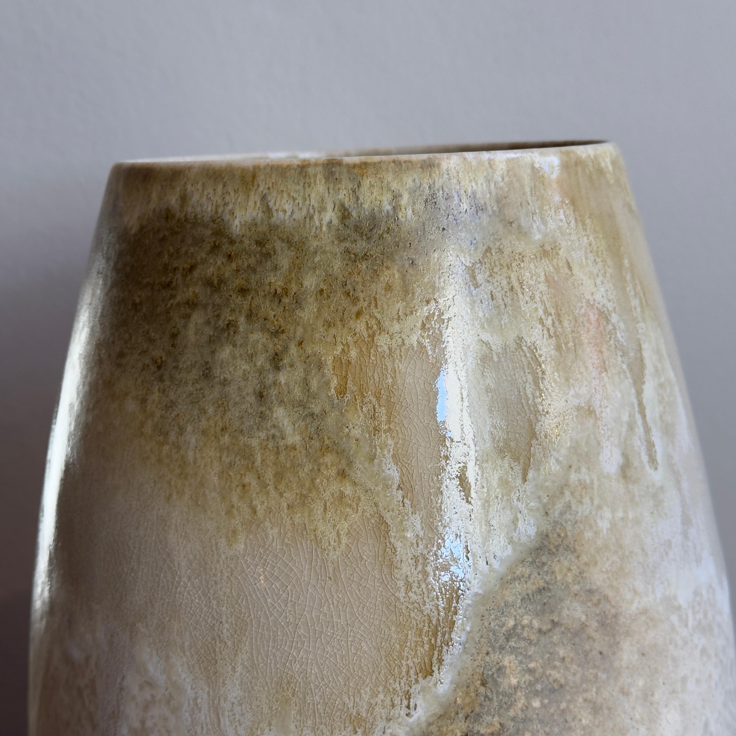 Zartgelbe spitz zulaufende Vase, K H Würtz, Dänemark (Steingut) im Angebot