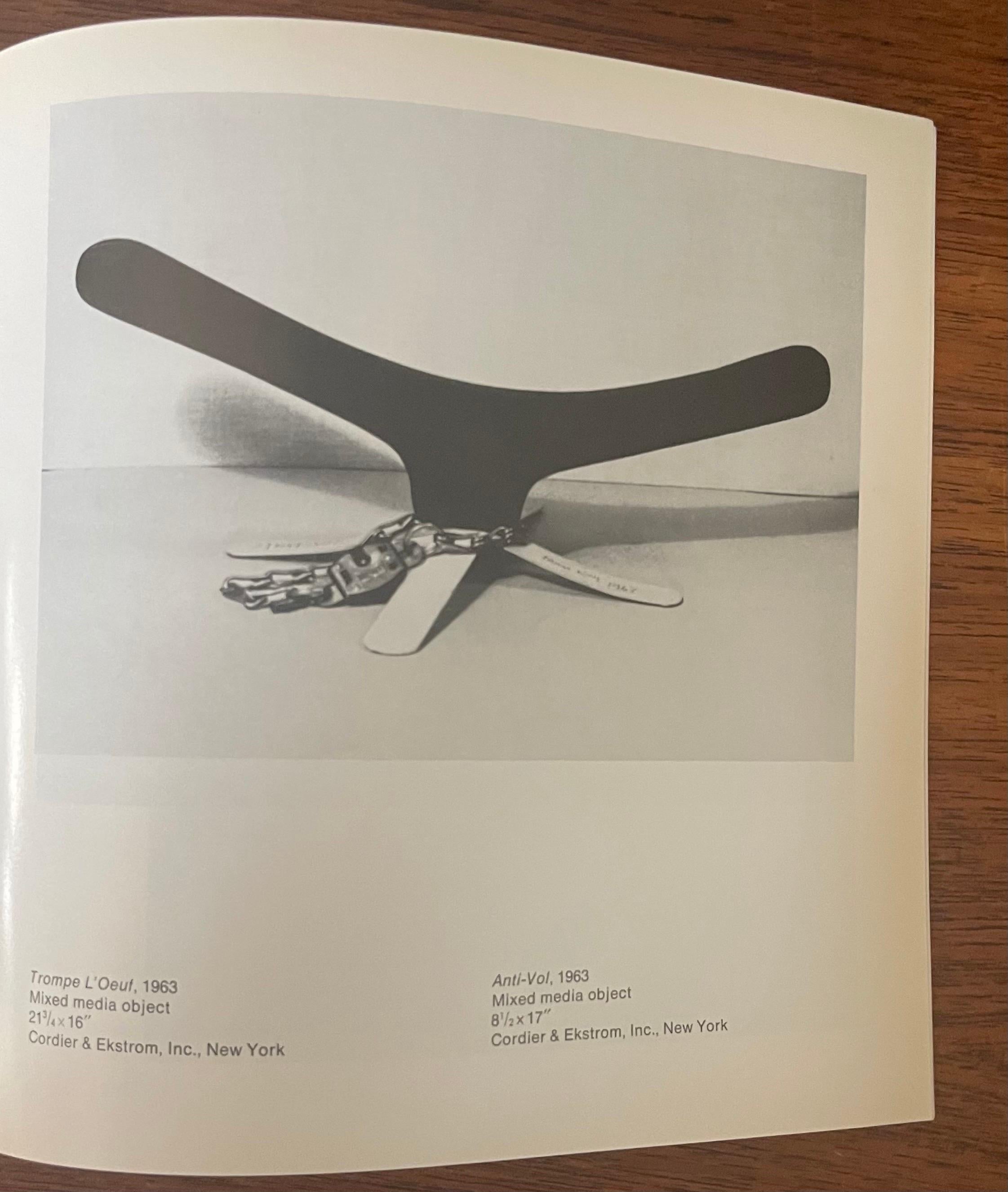 Papier Programme Softbound, 1966, exposition du Musée d'art du comté de Los Angeles Man Ray en vente