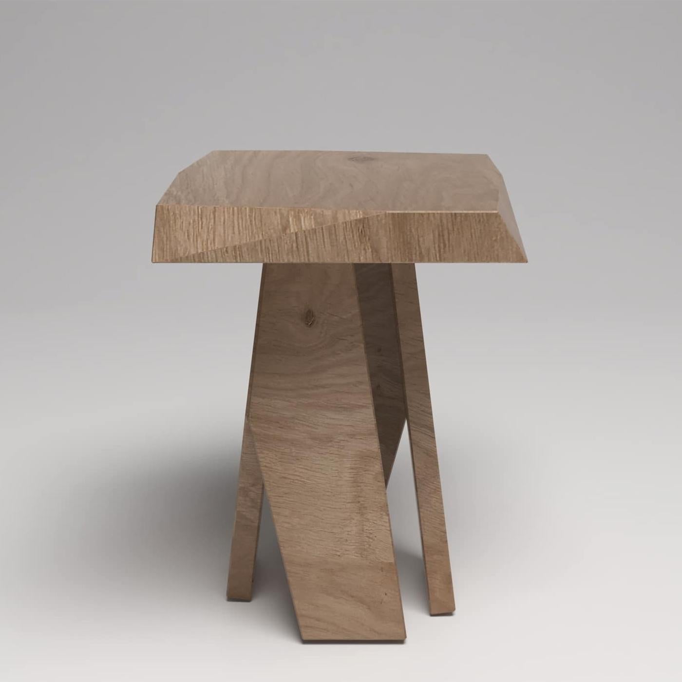 Stool Softo Oak all in solid hand-crafted
carved oak in soft finish.