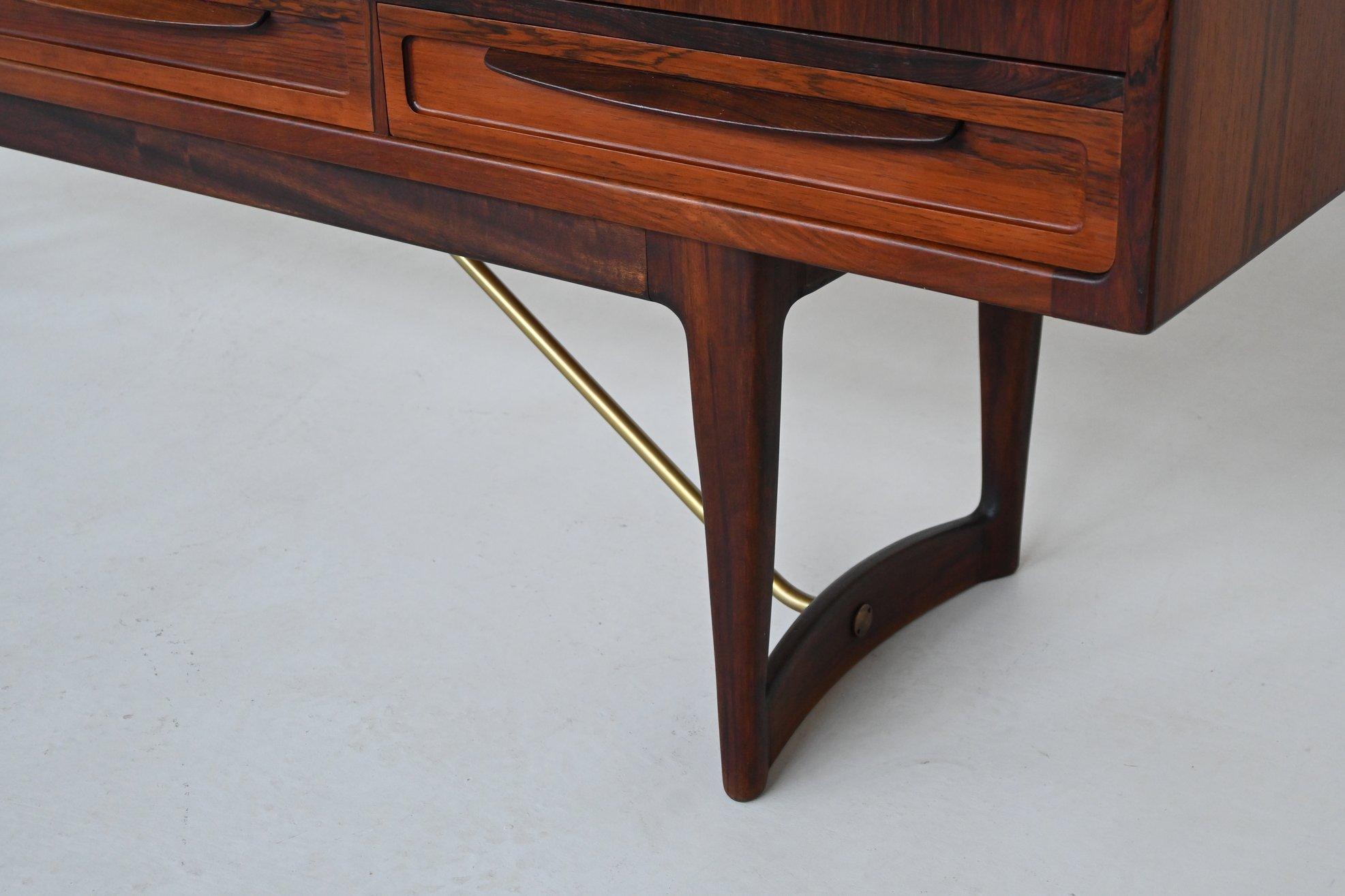 Credenza a gambe incrociate Sofus Jorgensen in palissandro Nyrup Danimarca 1960 in vendita 4