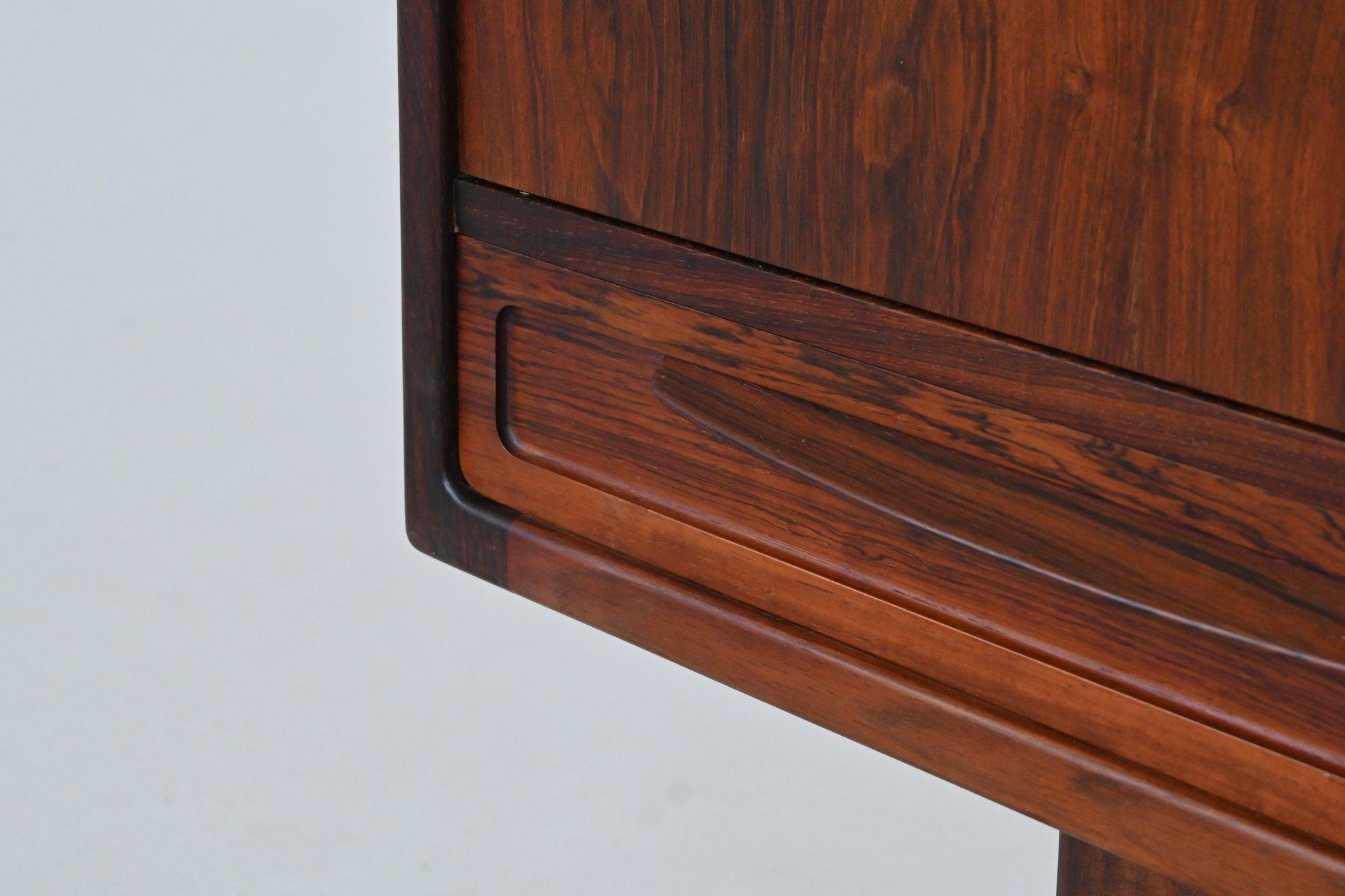 Credenza a gambe incrociate Sofus Jorgensen in palissandro Nyrup Danimarca 1960 in vendita 5