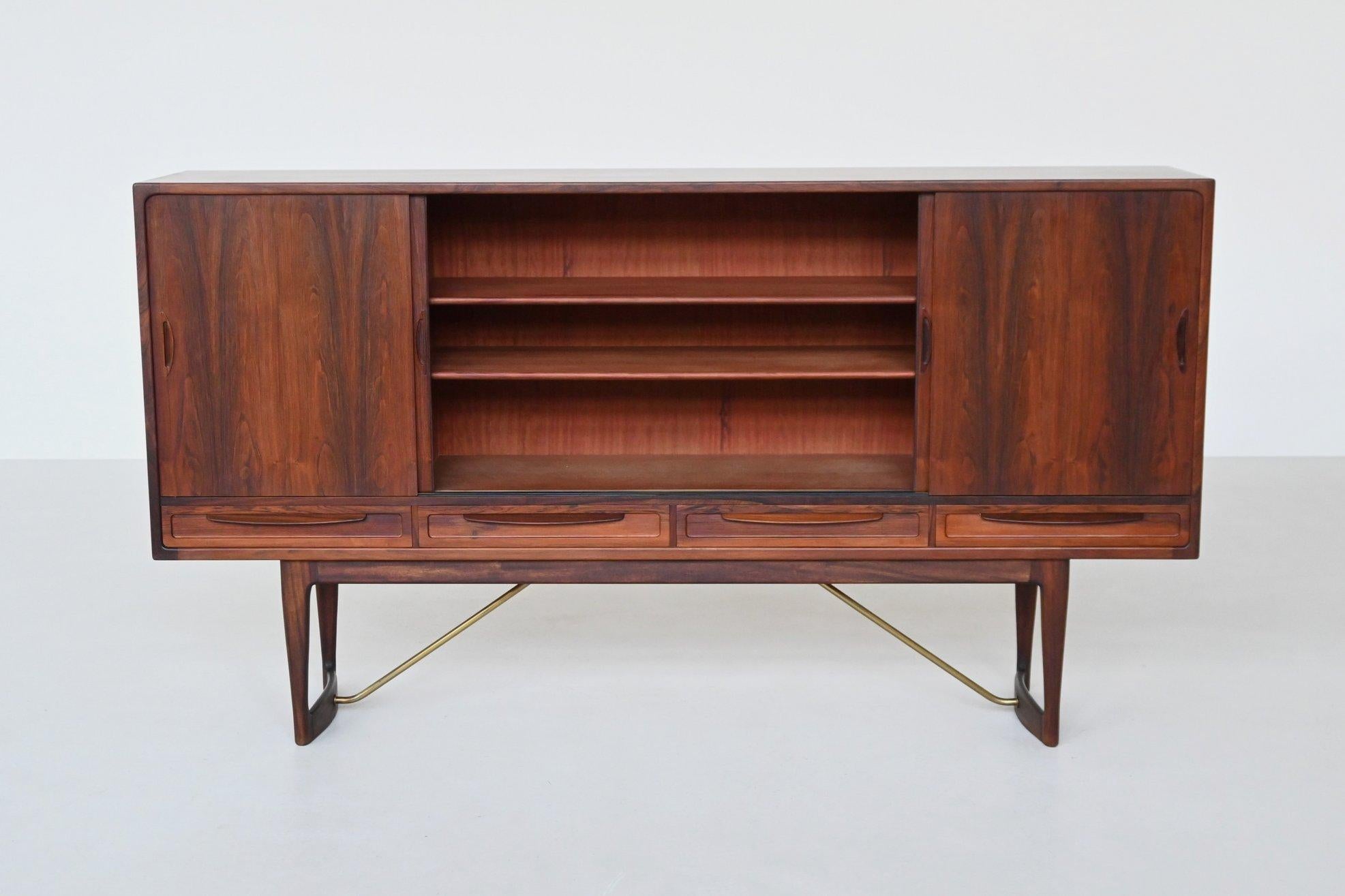 Credenza a gambe incrociate Sofus Jorgensen in palissandro Nyrup Danimarca 1960 In condizioni buone in vendita a Etten-Leur, NL