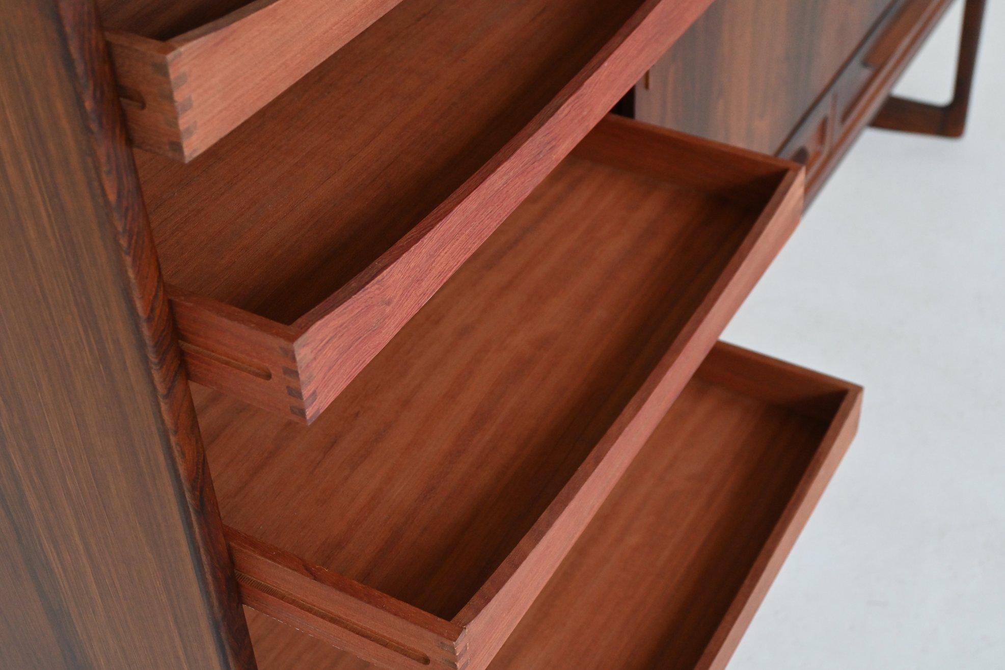 Metà XX secolo Credenza a gambe incrociate Sofus Jorgensen in palissandro Nyrup Danimarca 1960 in vendita