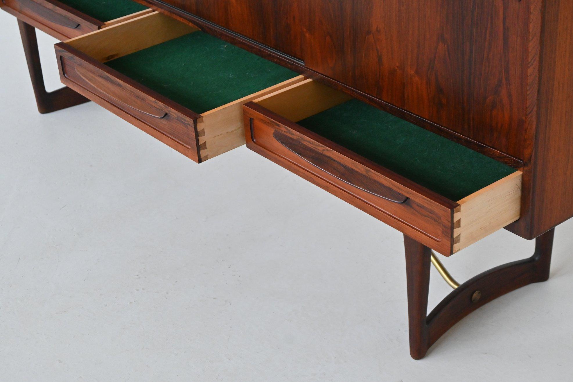 Ottone Credenza a gambe incrociate Sofus Jorgensen in palissandro Nyrup Danimarca 1960 in vendita