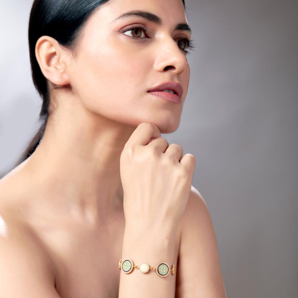 SOHNAA 18Kt Gold Diamond Enamel Miraas Omira Bracelet Medium In New Condition For Sale In Surat, IN
