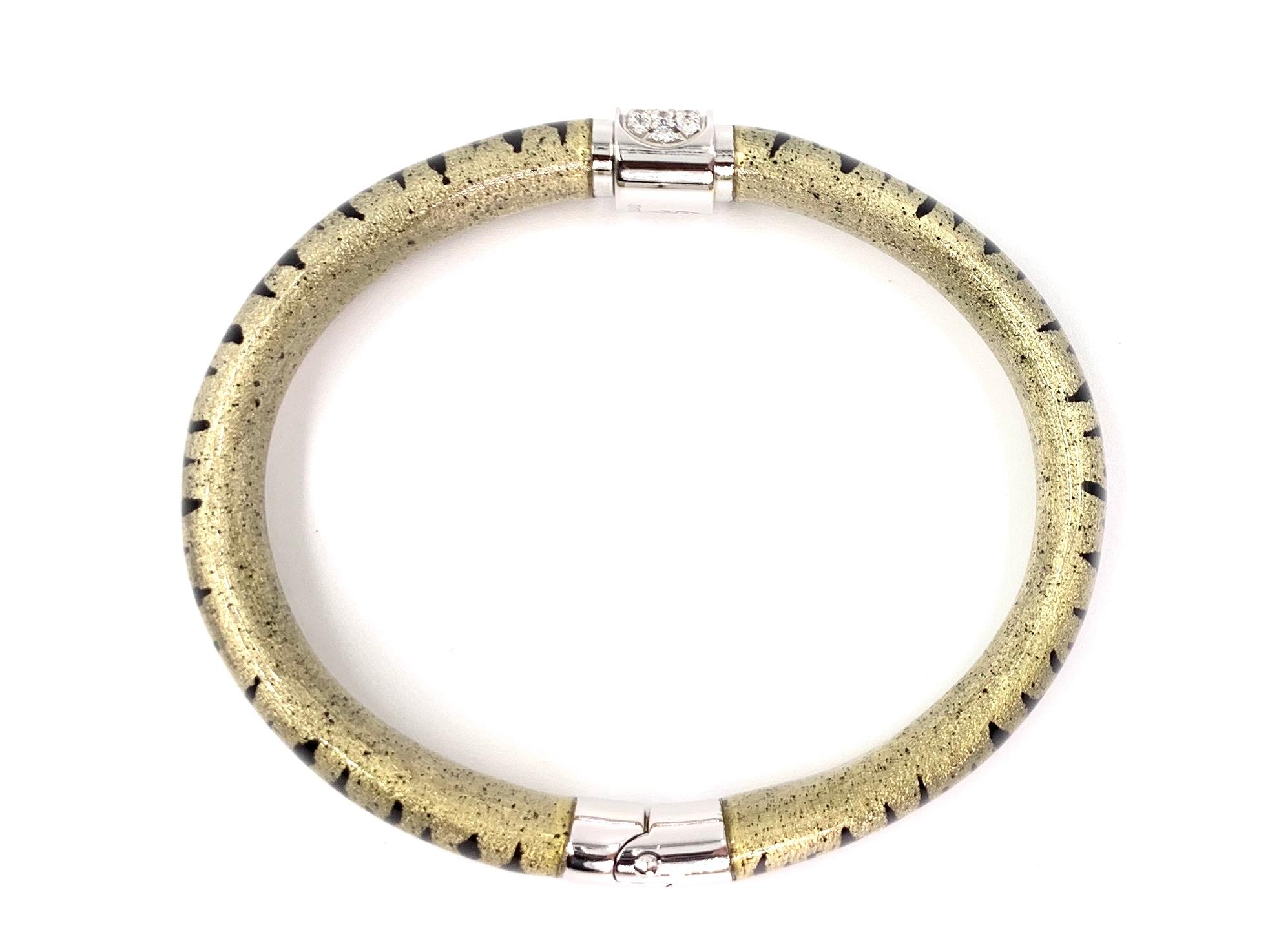 Soho 18 Karat White Gold Diamond and Tiger Print Enamel Bangle Bracelet In Excellent Condition For Sale In Pikesville, MD