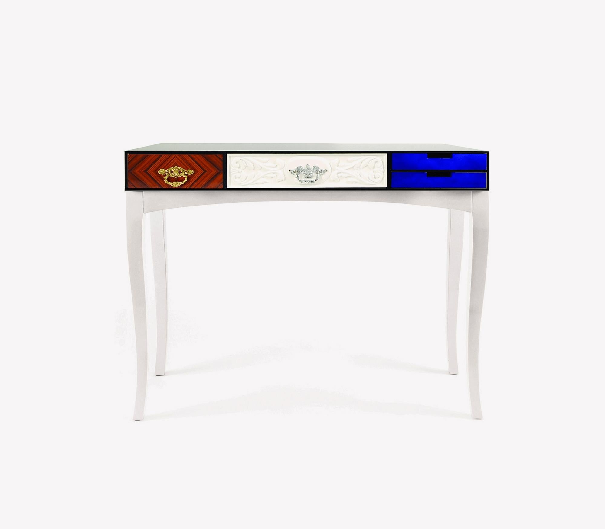 Sculpté Console Soho faite main, laiton et verre feuille d'or - Boca do Lobo en vente