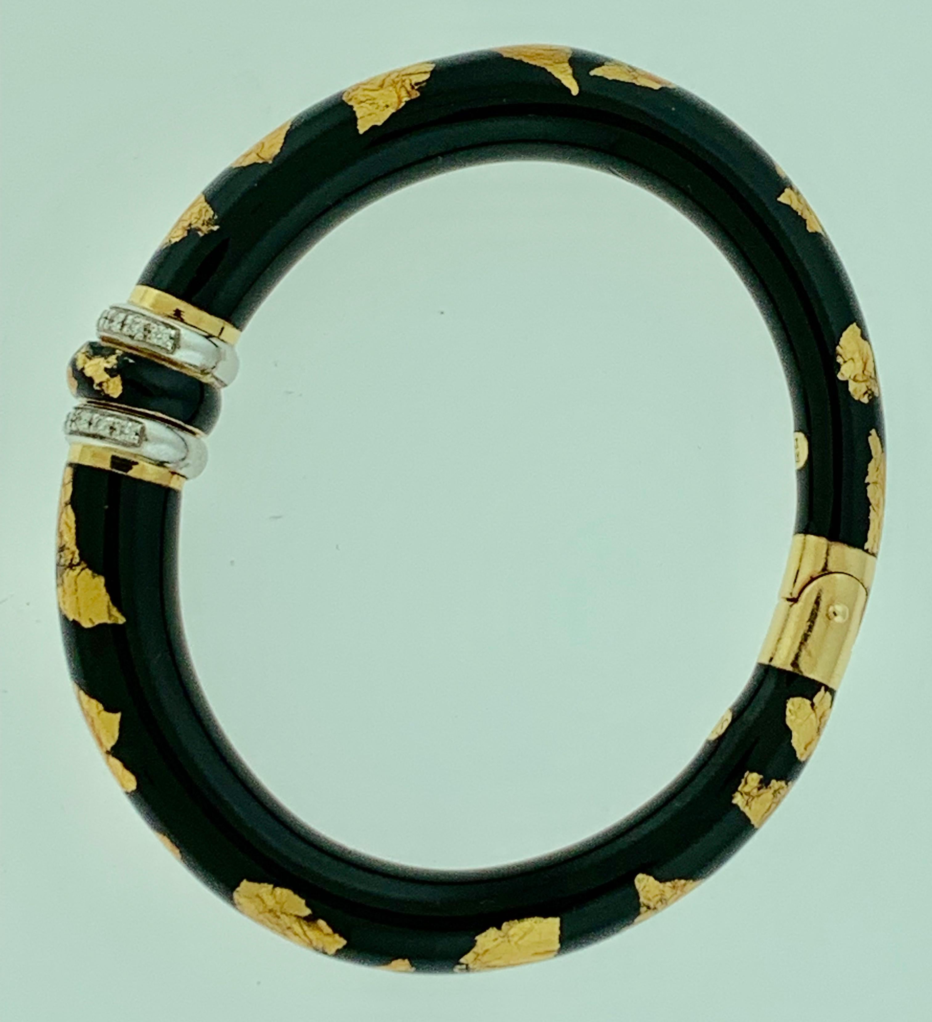 Soho Contemporary 18 Karat Yellow Gold and Diamond and Enamel Bracelet In Excellent Condition In New York, NY
