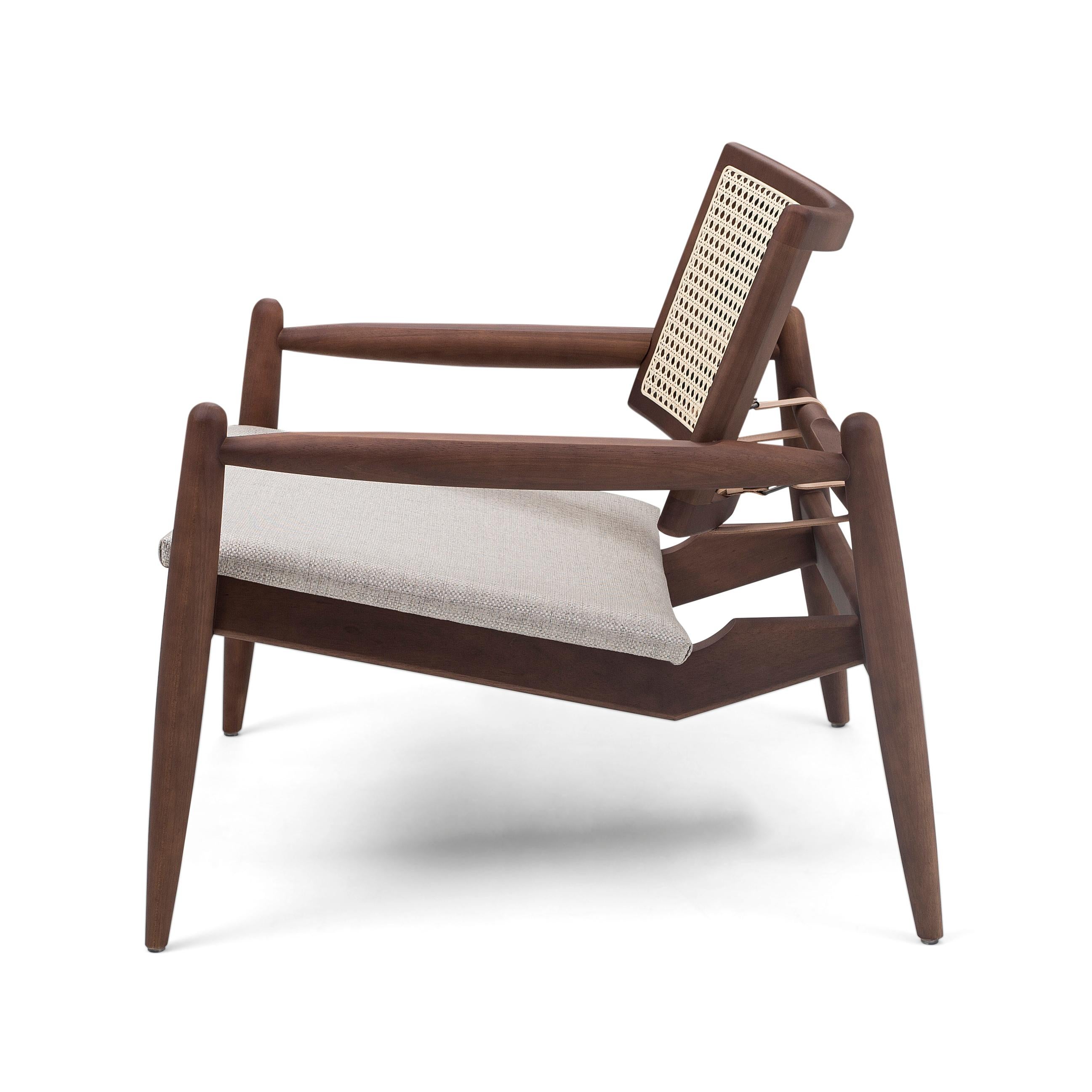 SOHO Contemporary Cane-Back Chair in Walnuss und Haferflocken Stoff (Skandinavische Moderne) im Angebot