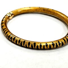 SOHO Jewelry 18 Karat Gelbgold Schwarz und Gold Tiger Muster Emaille Armreif