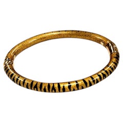 SOHO Jewelry 18 Karat Gelbgold Schwarz und Gold Tiger Muster Emaille Armreif
