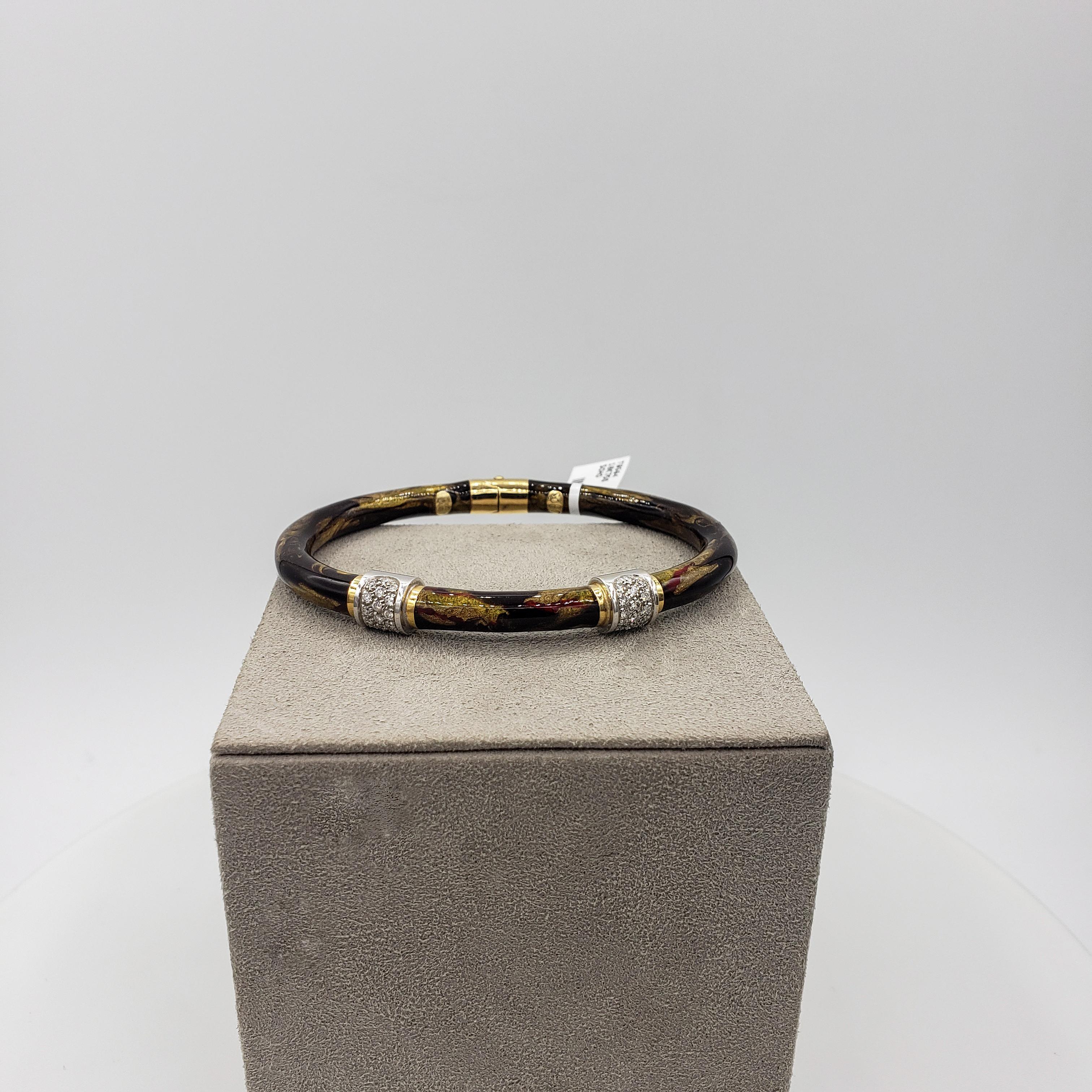 Contemporary Soho Jewelry 18K Yellow Gold, Enamel and Diamond Bangle Bracelet For Sale
