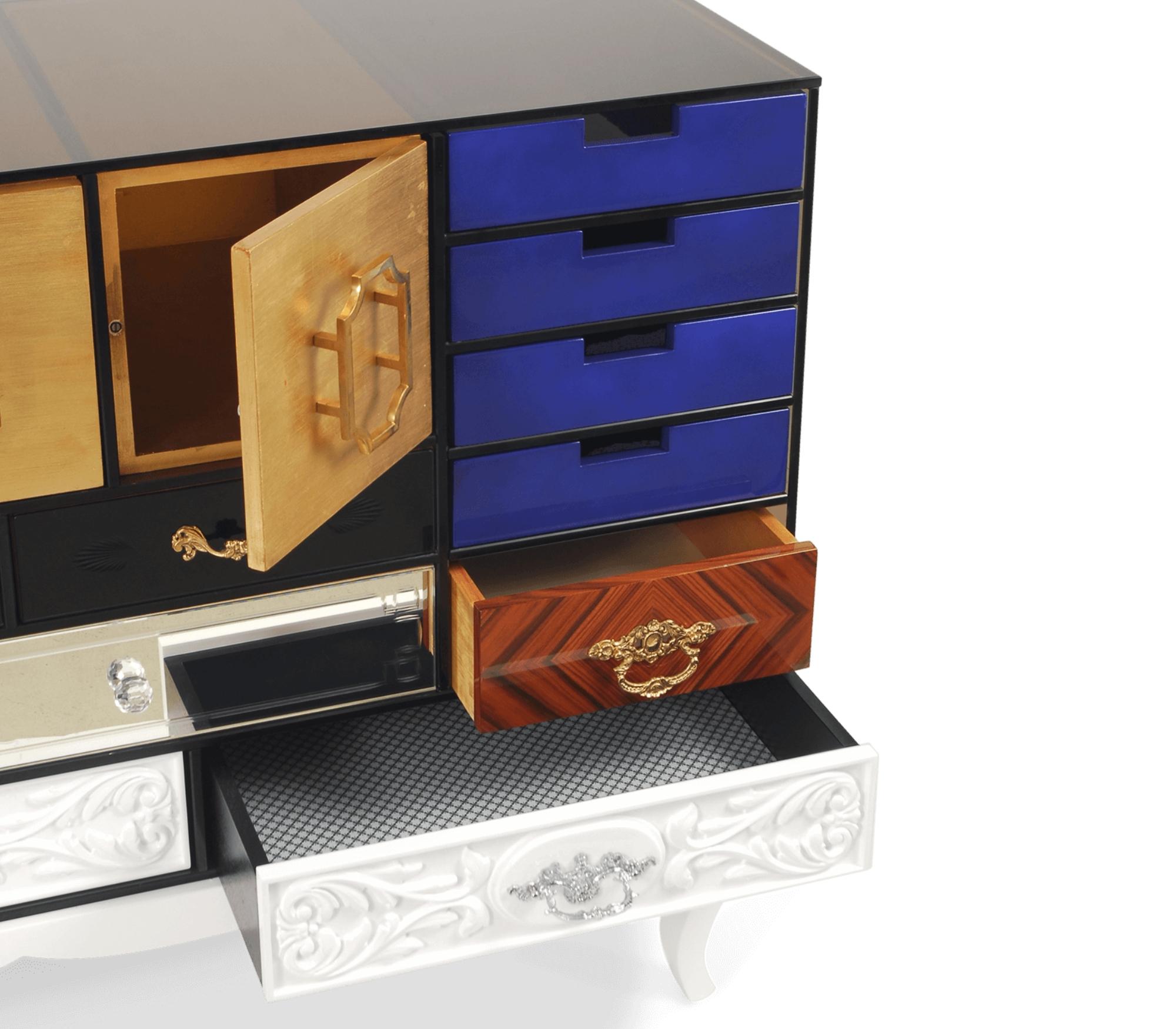 XXIe siècle et contemporain Buffet Soho fait main, marqueterie et feuille d'or - Boca do Lobo en vente