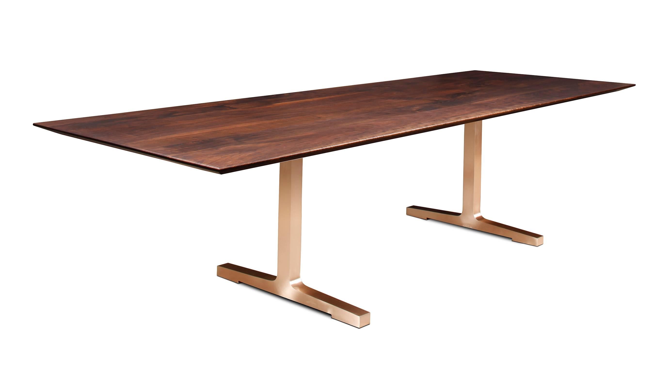 Le caractère subtil et épuré de la table Soho est destiné à résister à l'épreuve du temps, tant sur le plan stylistique que physique. Selon Florian Roeper, 