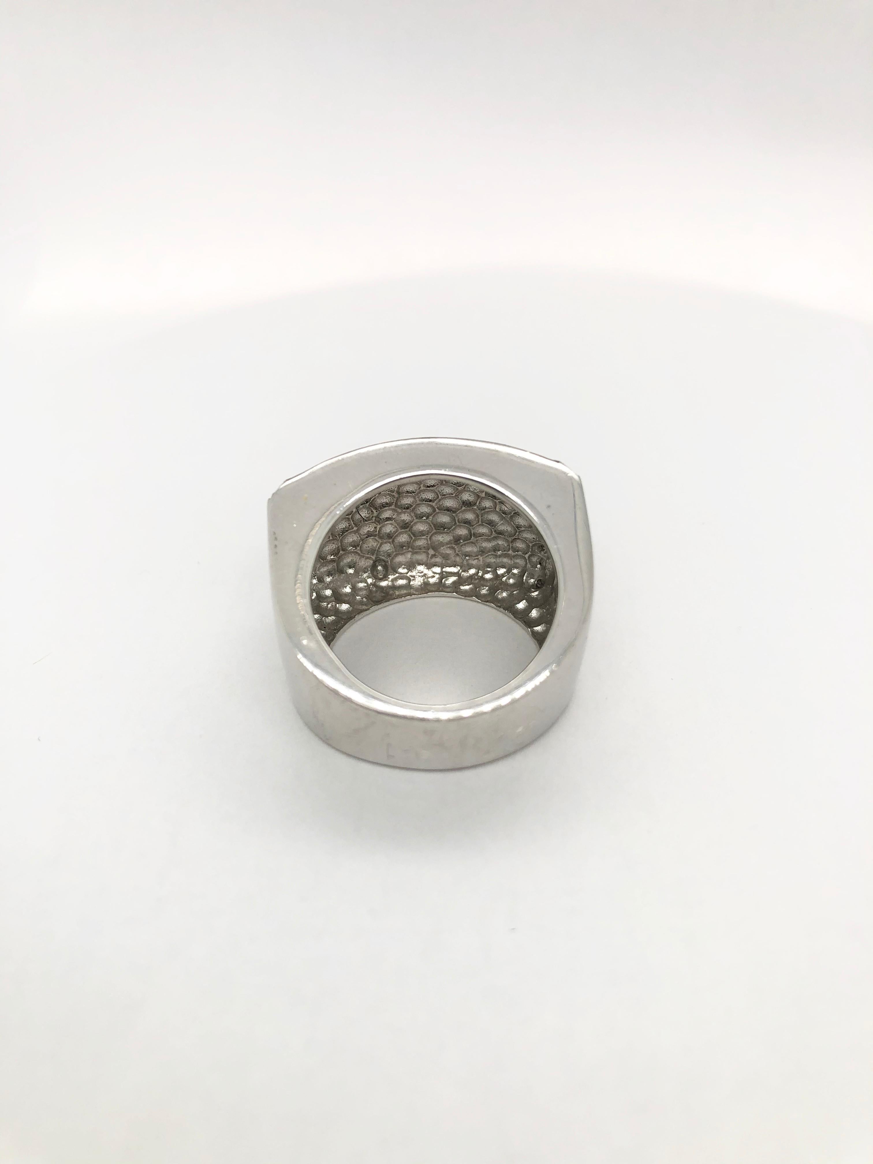 Round Cut SOHO Sterling Silver Ring with White Gold Leaf