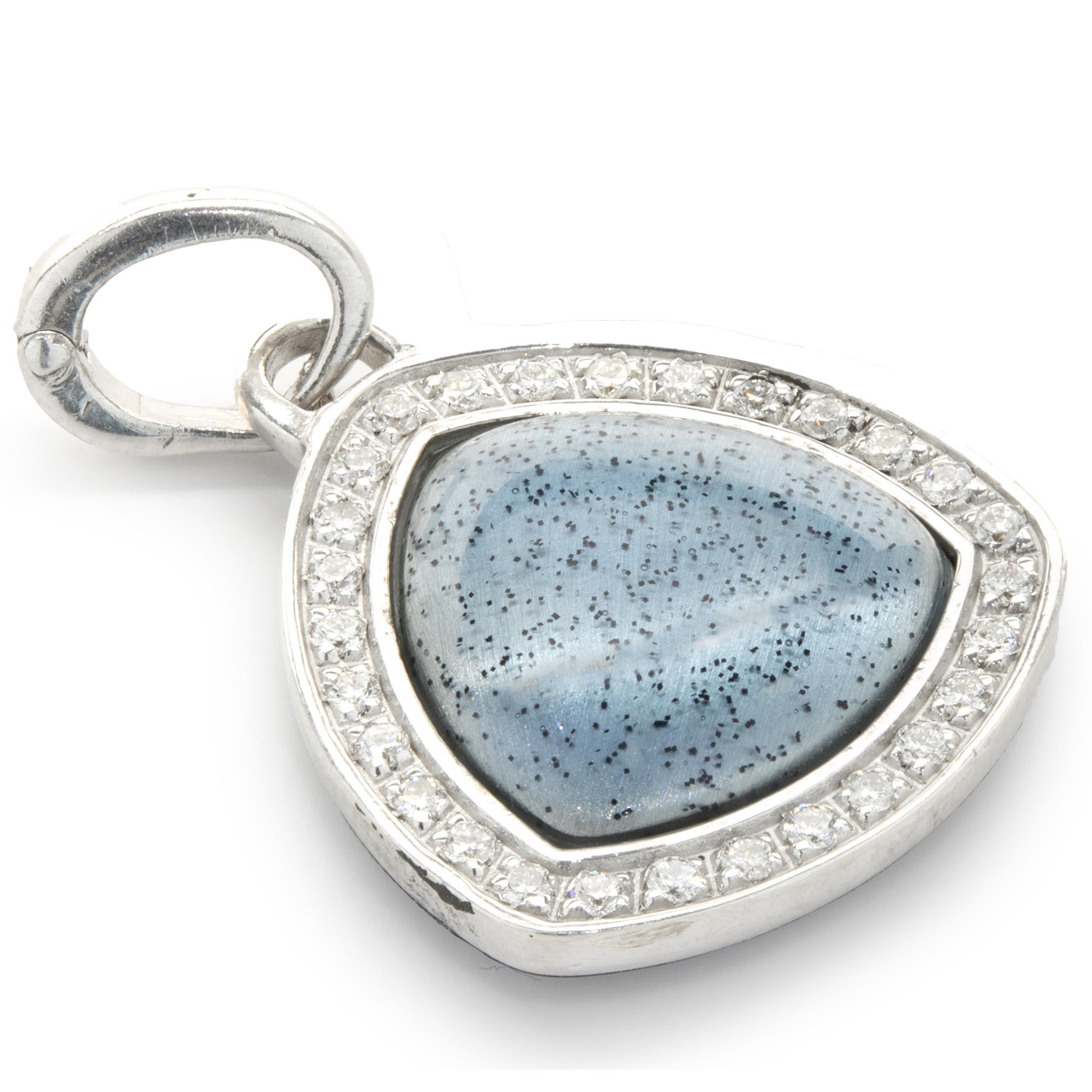Taglio rotondo Ciondolo a goccia a triangolo in resina turchese e diamanti in argento sterling Soho in vendita