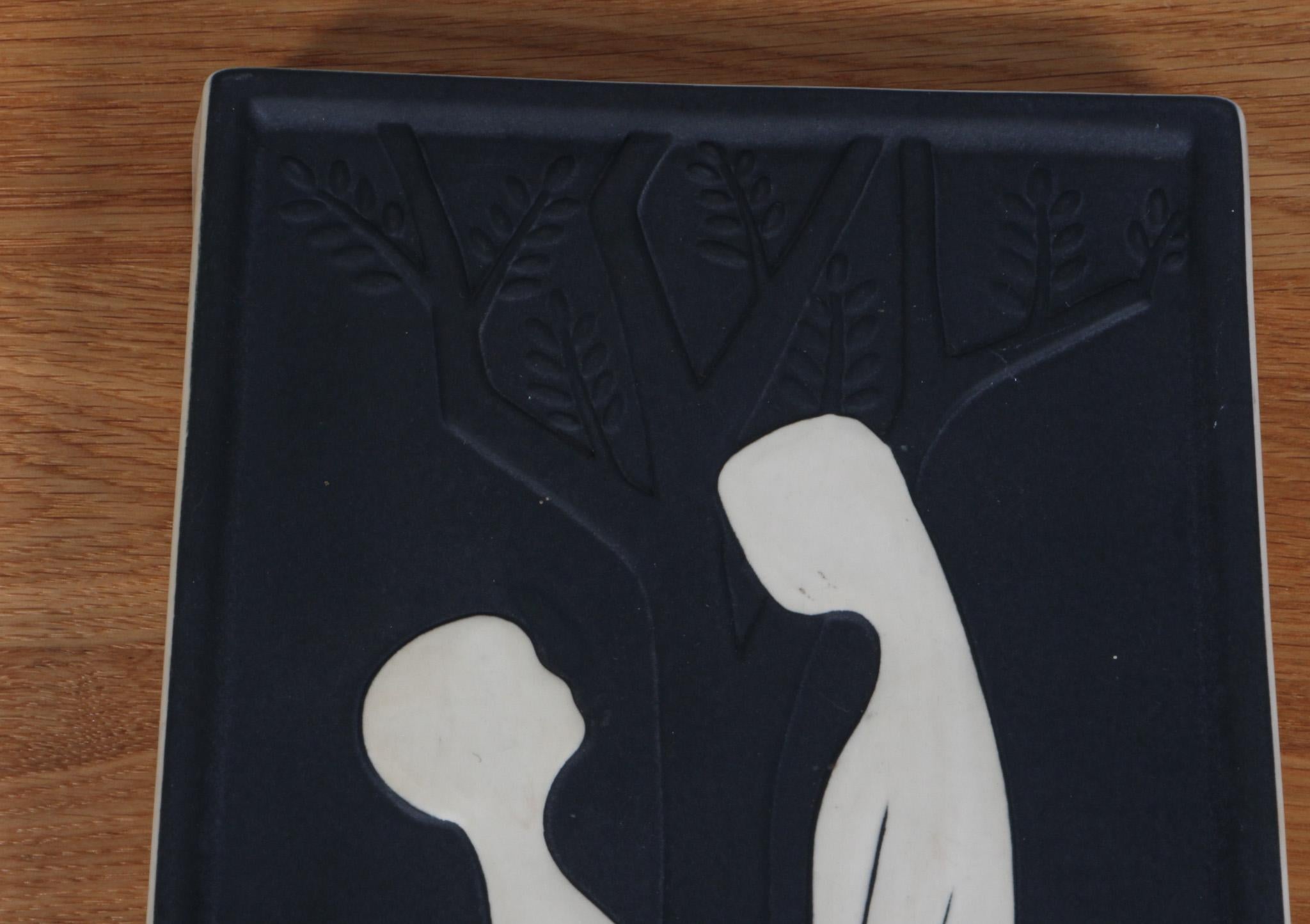 Beautiful and rare relief/bowl in ceramic model 464 by Holm Sorensen made at Søholm, Denmark in 1958.
At the back the relief has some small holes for entering some hooks/strings.