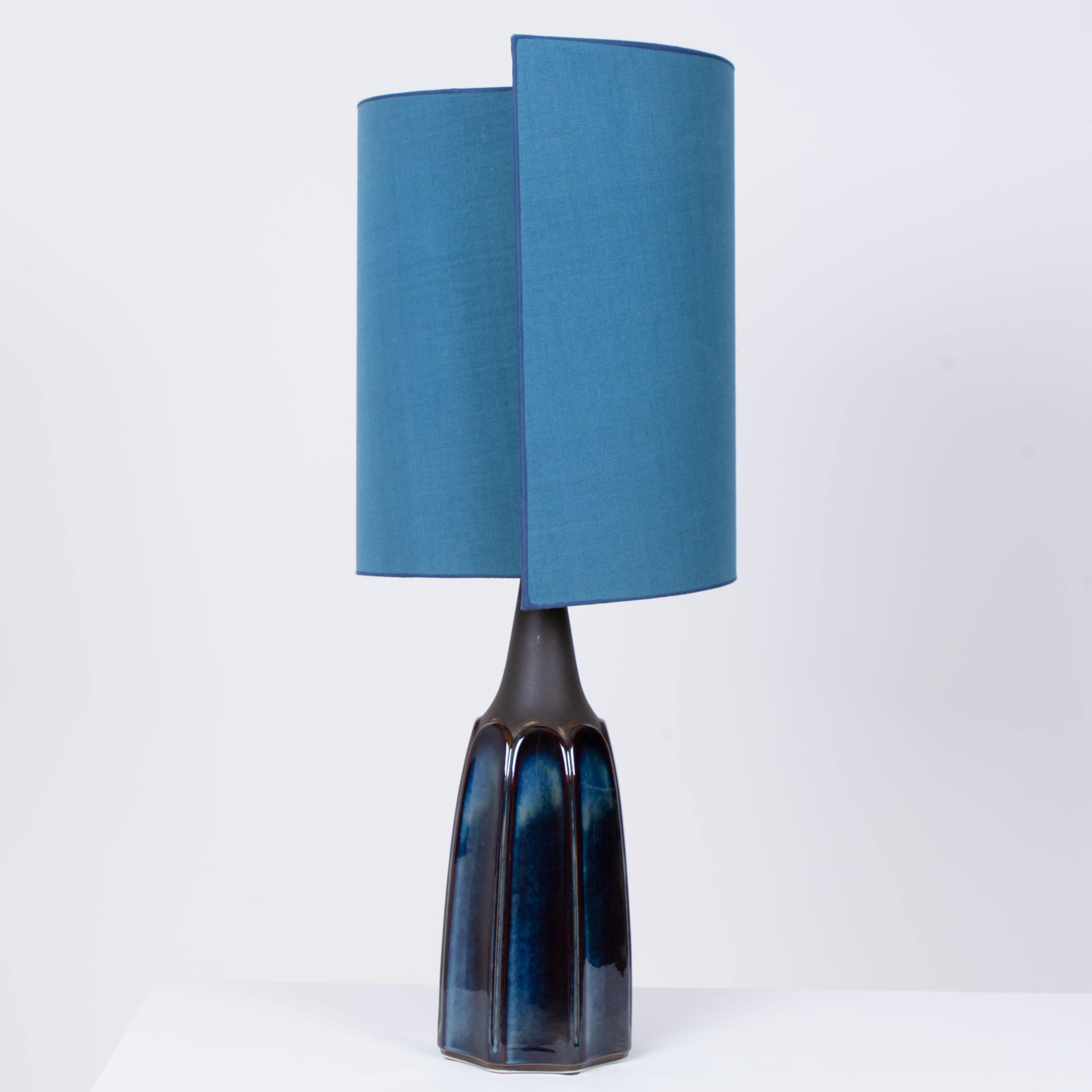 An exceptional ceramic table lamp by Soholm, Denmark, 1960s. A high-end sculptural pieces made of handmade ceramic in blue and grey tones, with a combination of dry and glazed finishes. With a special new custom made blue silk lamp shade by René