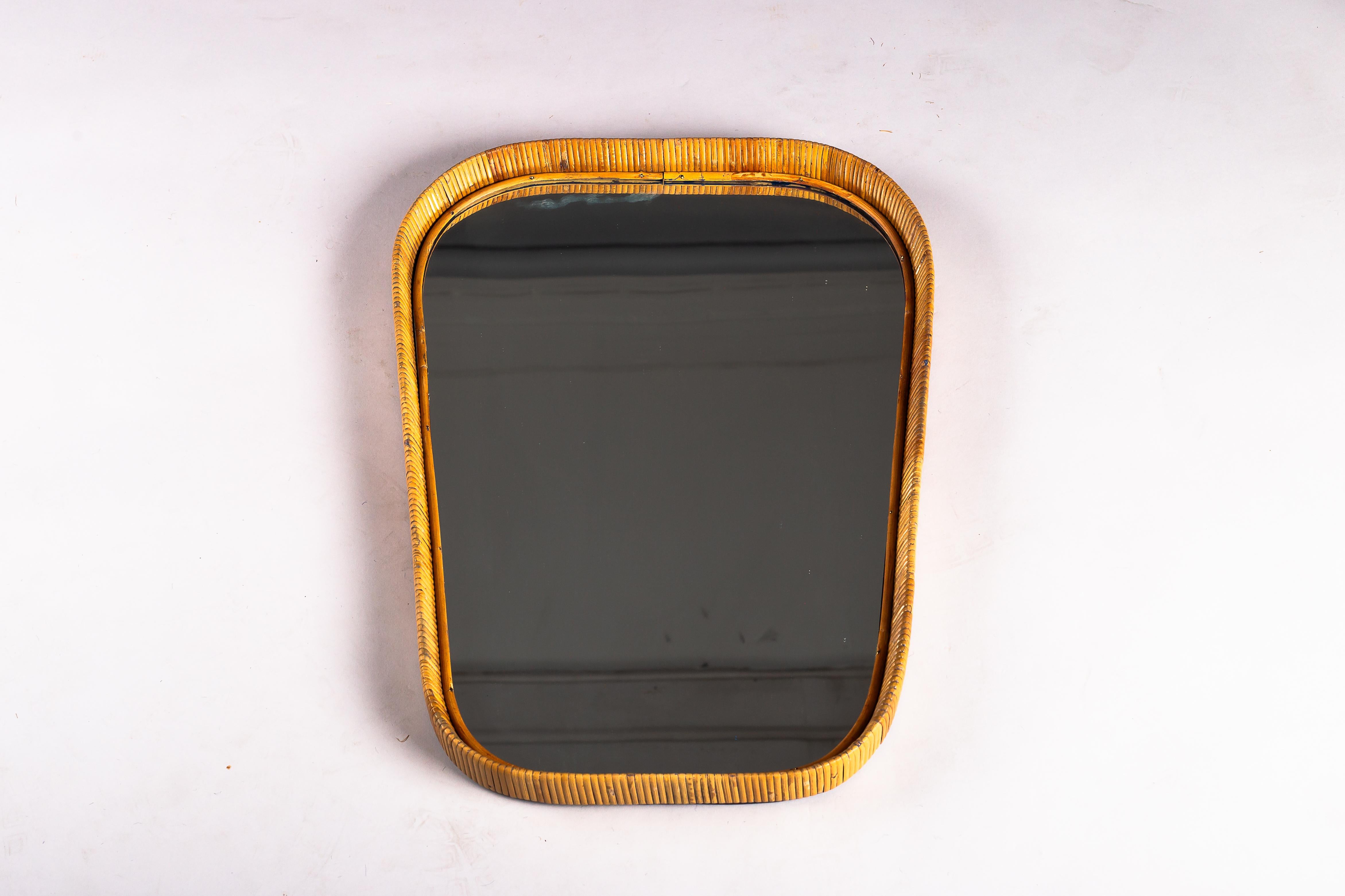 Introducing the Sokeva Oy mid-century modern rattan mirror, a timeless and stylish addition to any vintage home decor collection. Crafted with high-quality rattan material, this mirror exudes a classic mid-century modern vibe that will elevate the