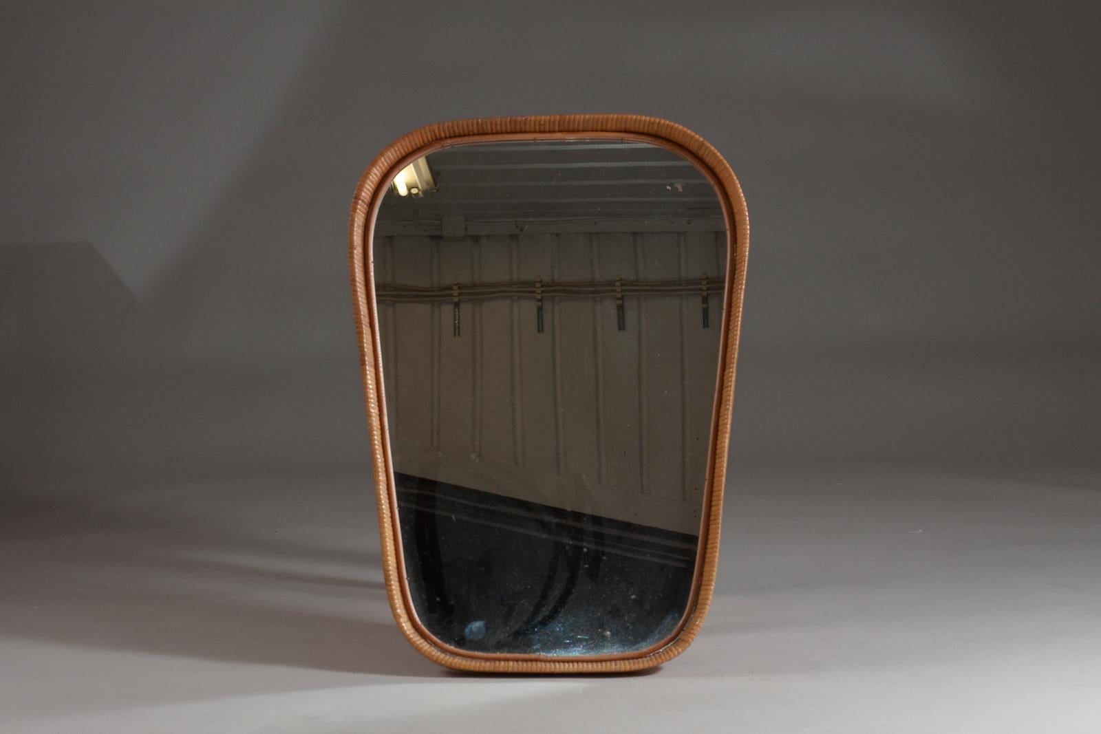 Sokeva Oy, mid-century modern rattan mirror In Good Condition For Sale In Turku, Varsinais-Suomi