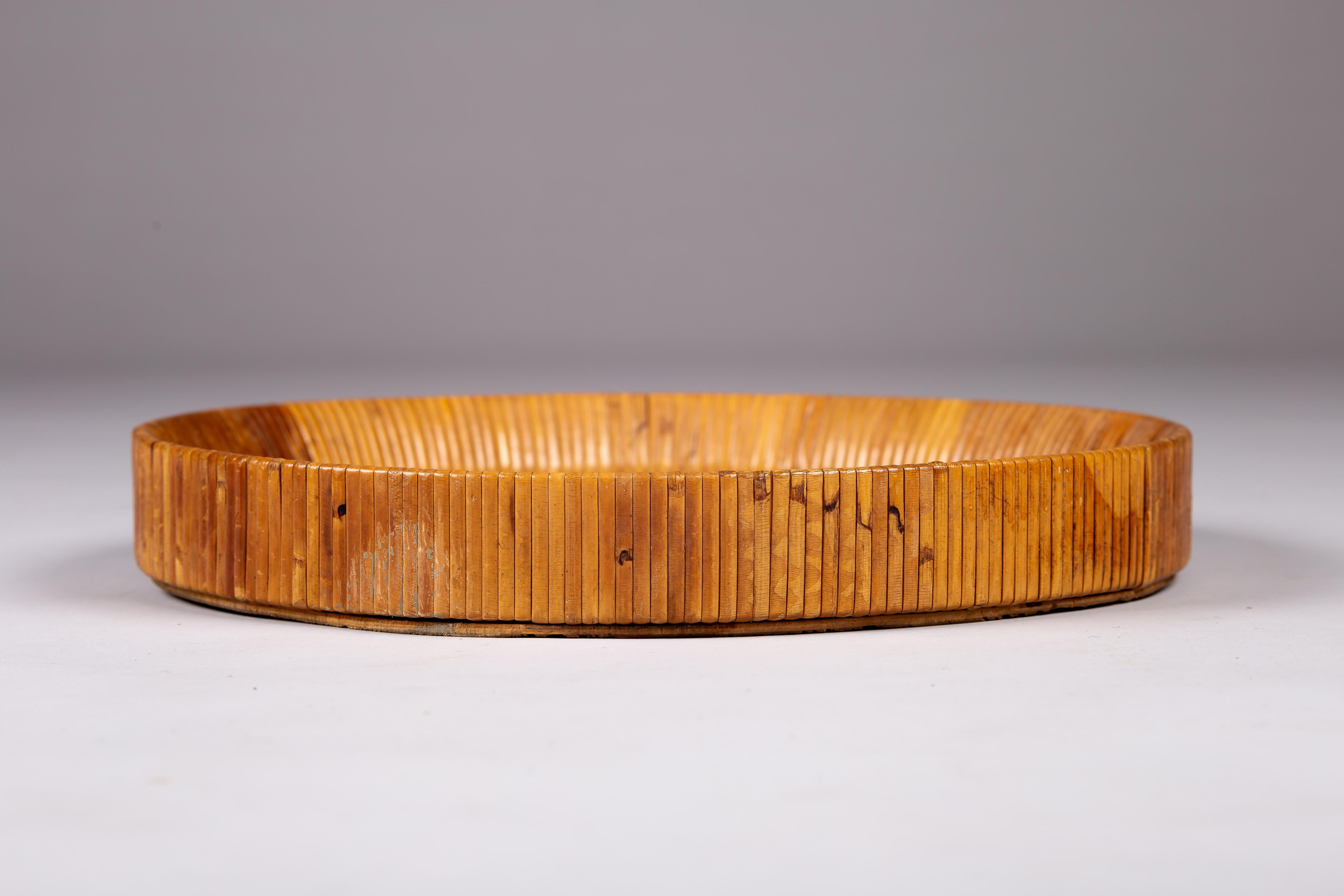 Sokeva Oy, mid-century modern round rattan mirror In Good Condition For Sale In Turku, Varsinais-Suomi